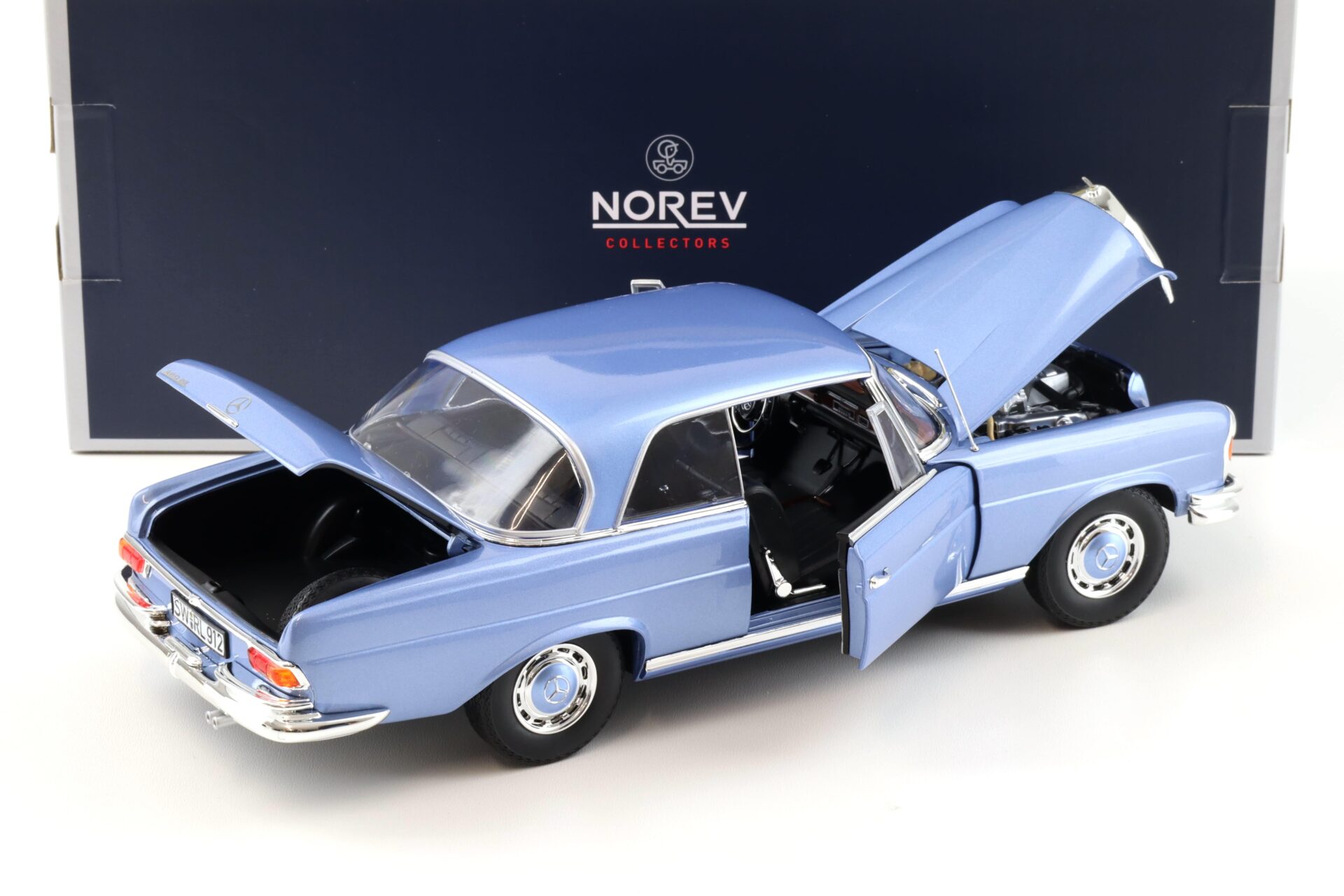 1:18 Norev Mercedes 280 SE Coupe W111 1969 light blue metallic 183532