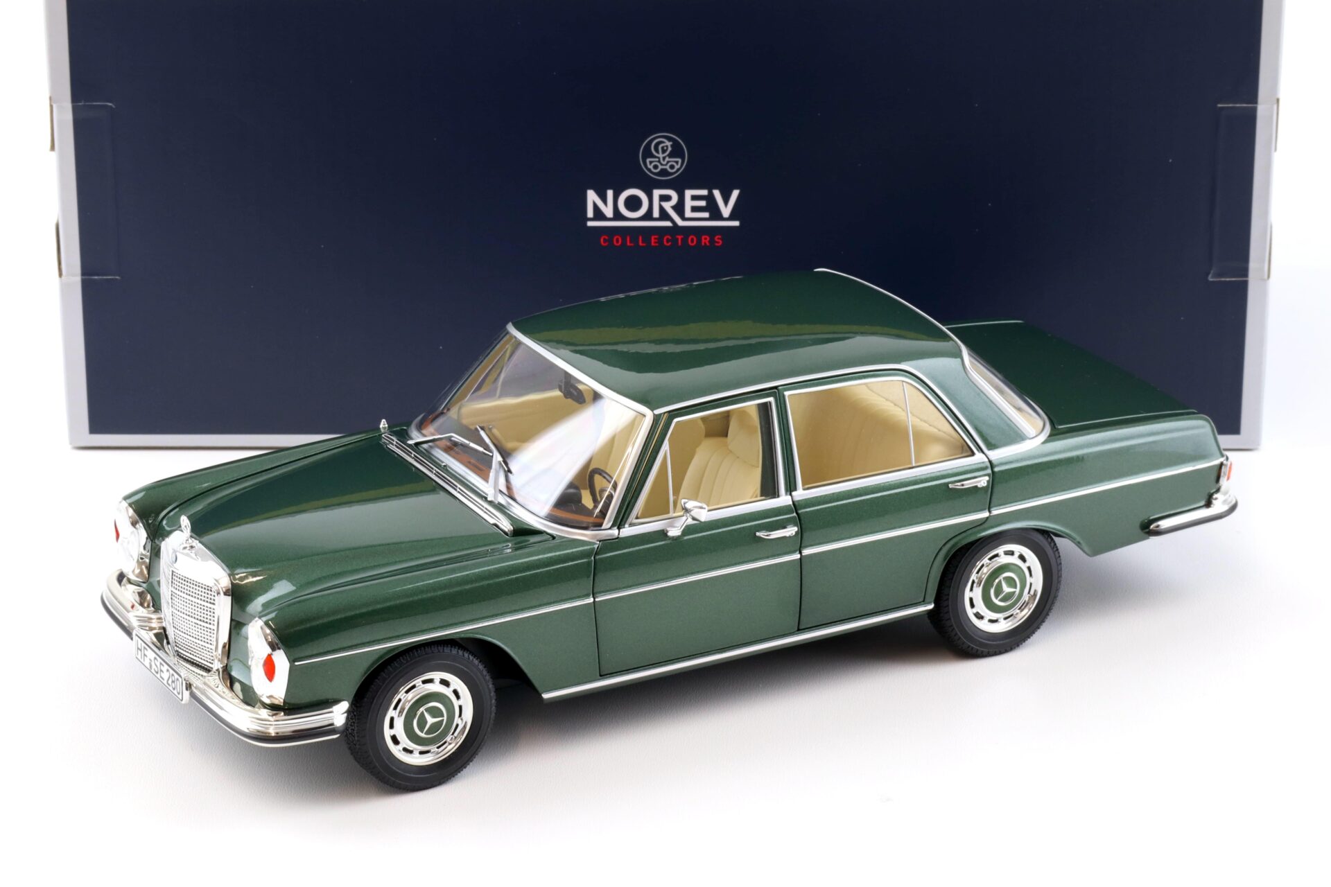 ID 96425 orig.jpg 1:18 Norev Mercedes 280 SE Limousine W108 1968 green metallic 183533