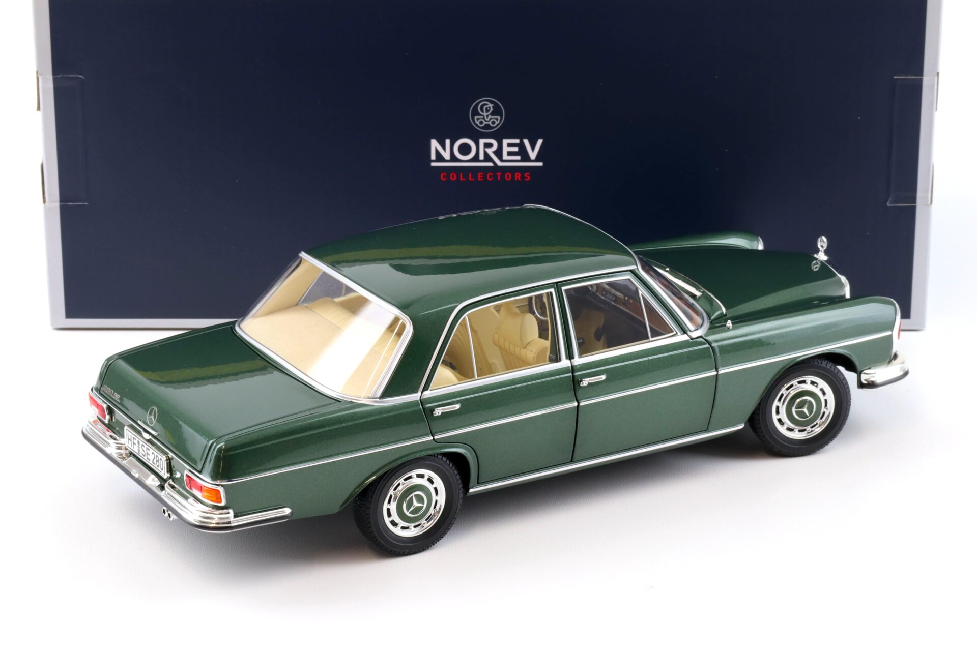 1:18 Norev Mercedes 280 SE Limousine W108 1968 green metallic 183533