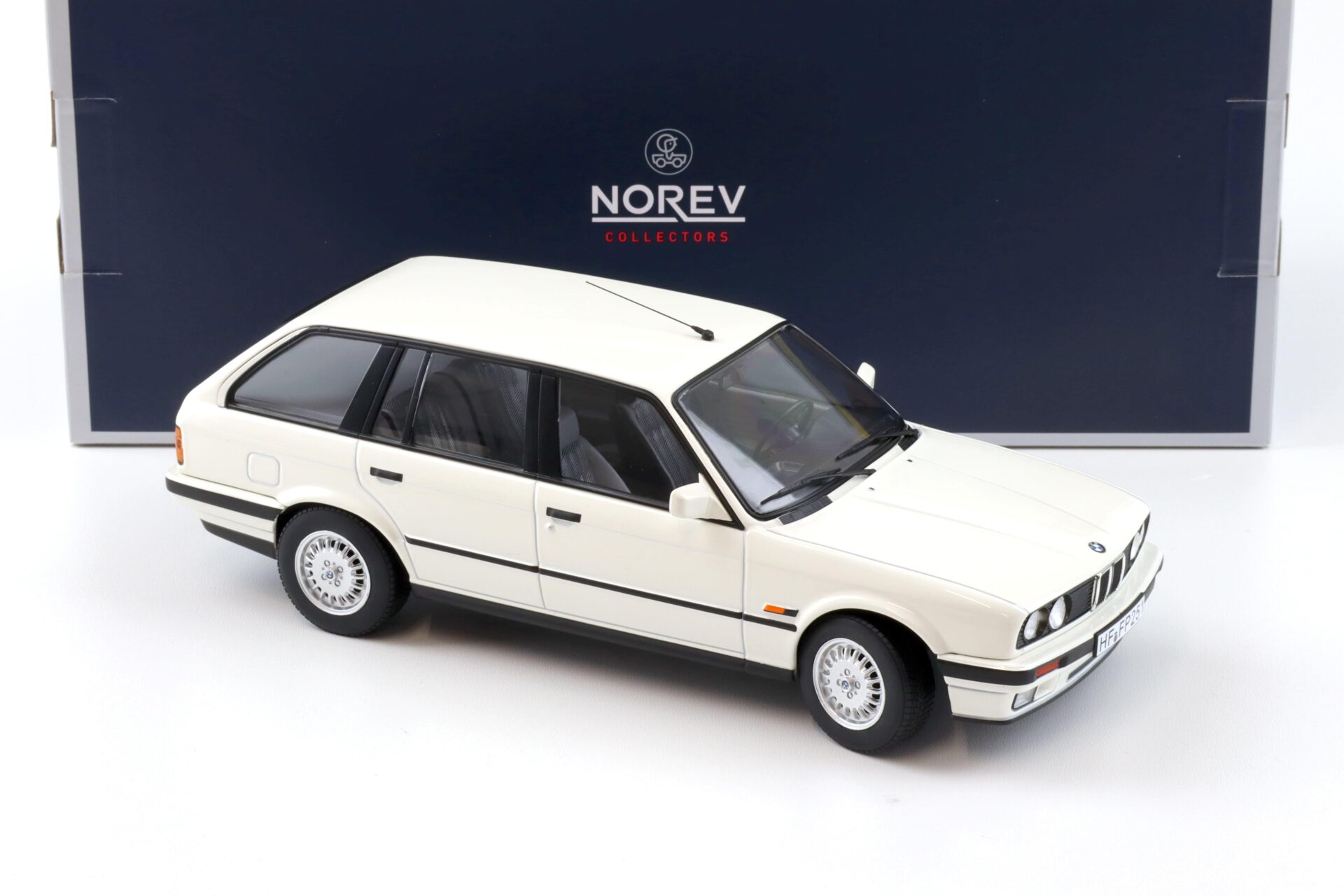 1:18 Norev BMW 325i Touring 3er E30 white 1992 - Limited Edition 1000 pcs.