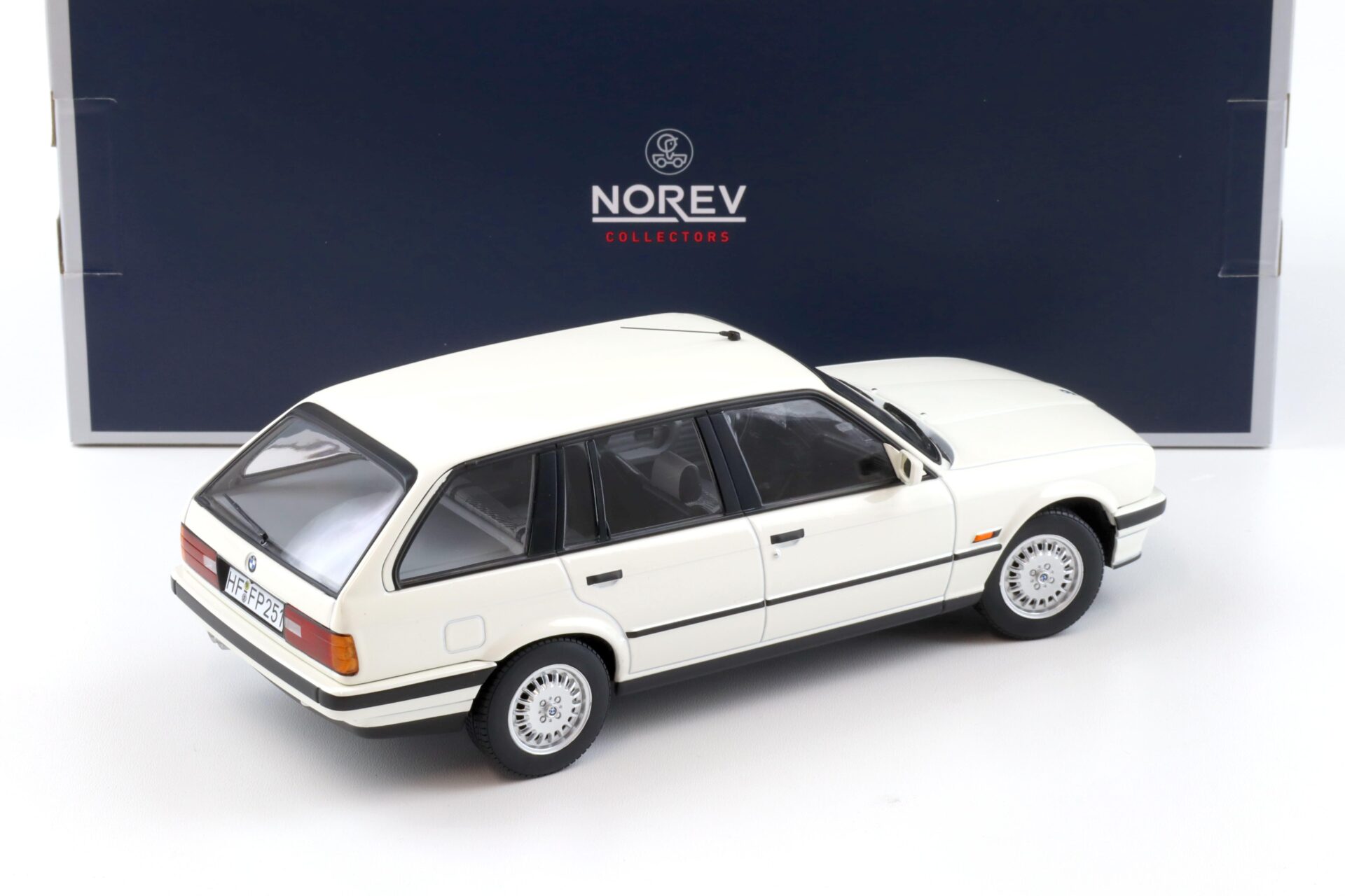 1:18 Norev BMW 325i Touring 3er E30 white 1992 - Limited Edition 1000 pcs.