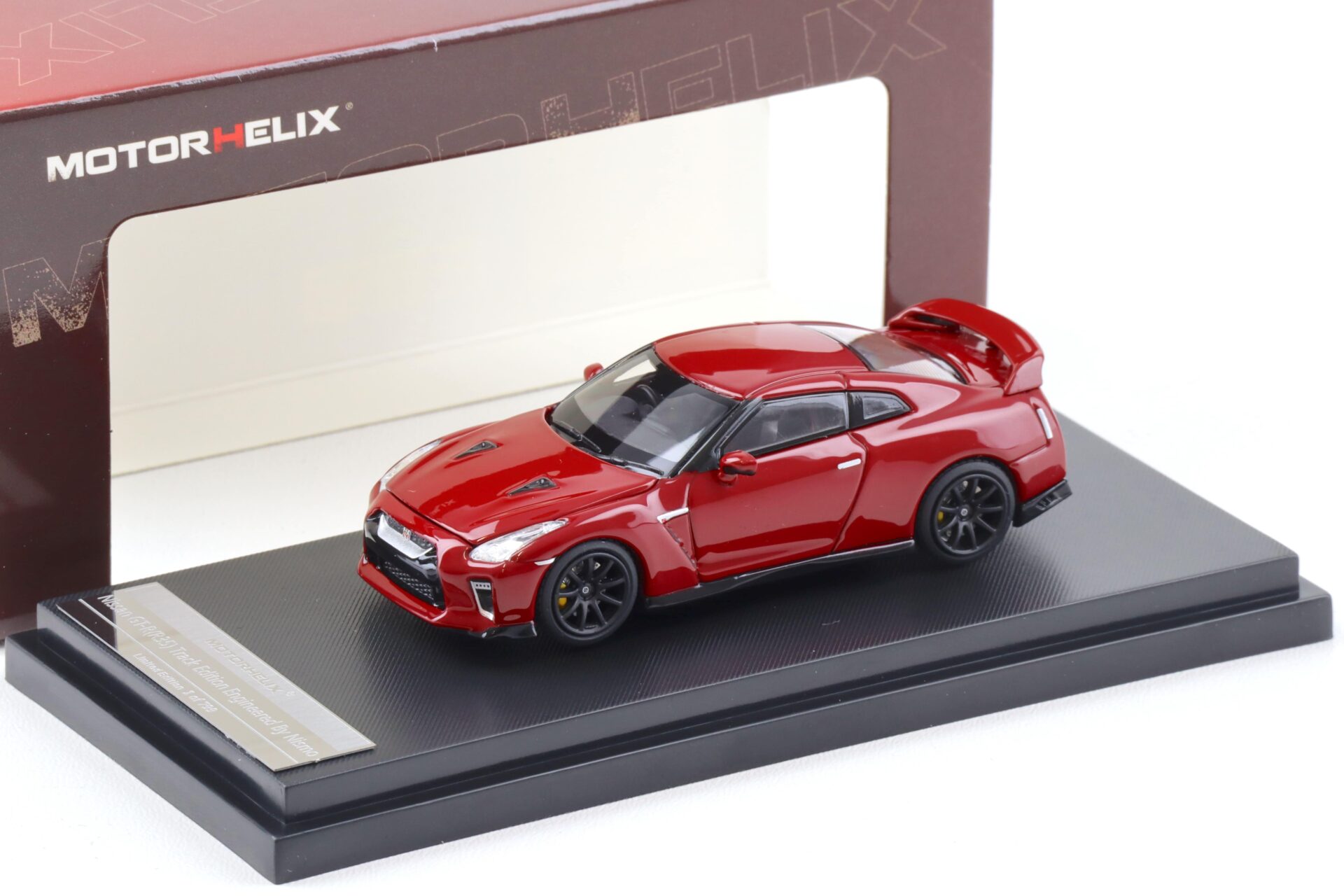 1:64 Motorhelix Nissan GT-R (R35) Track Edition Solid red M63512