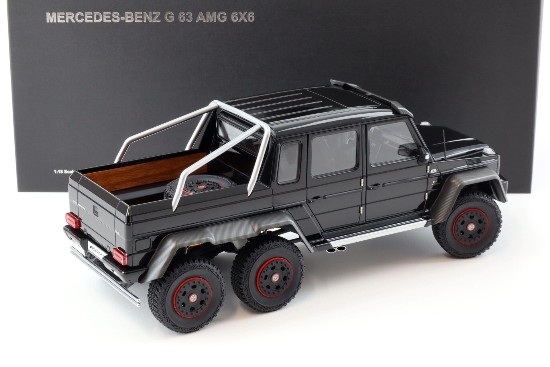 1:18 AUTOart 2013 Mercedes G63 AMG 6x6 Designo Gloss black 76306