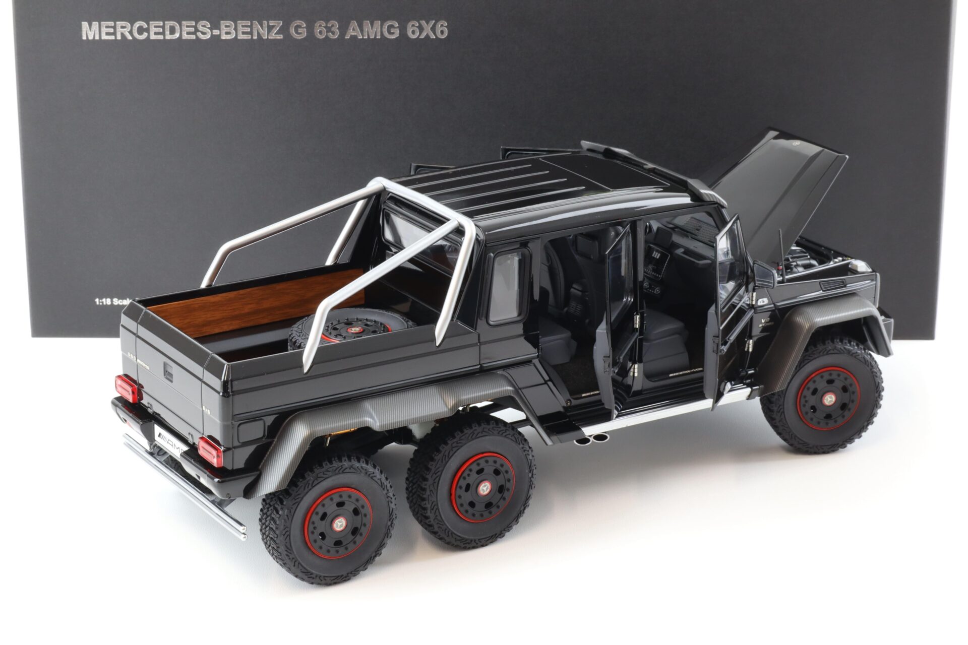1:18 AUTOart 2013 Mercedes G63 AMG 6x6 Designo Gloss black 76306