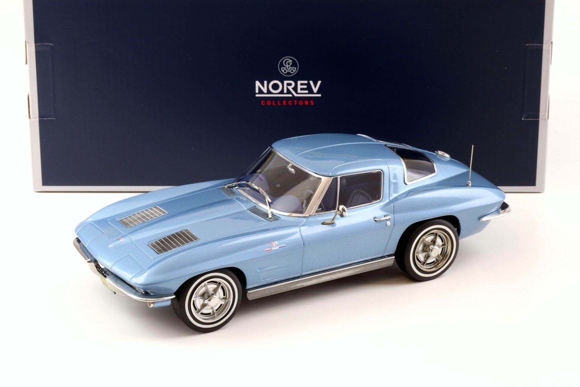 1:18 Norev Chevrolet Corvette Sting Ray Coupe 1963 light blue metallic