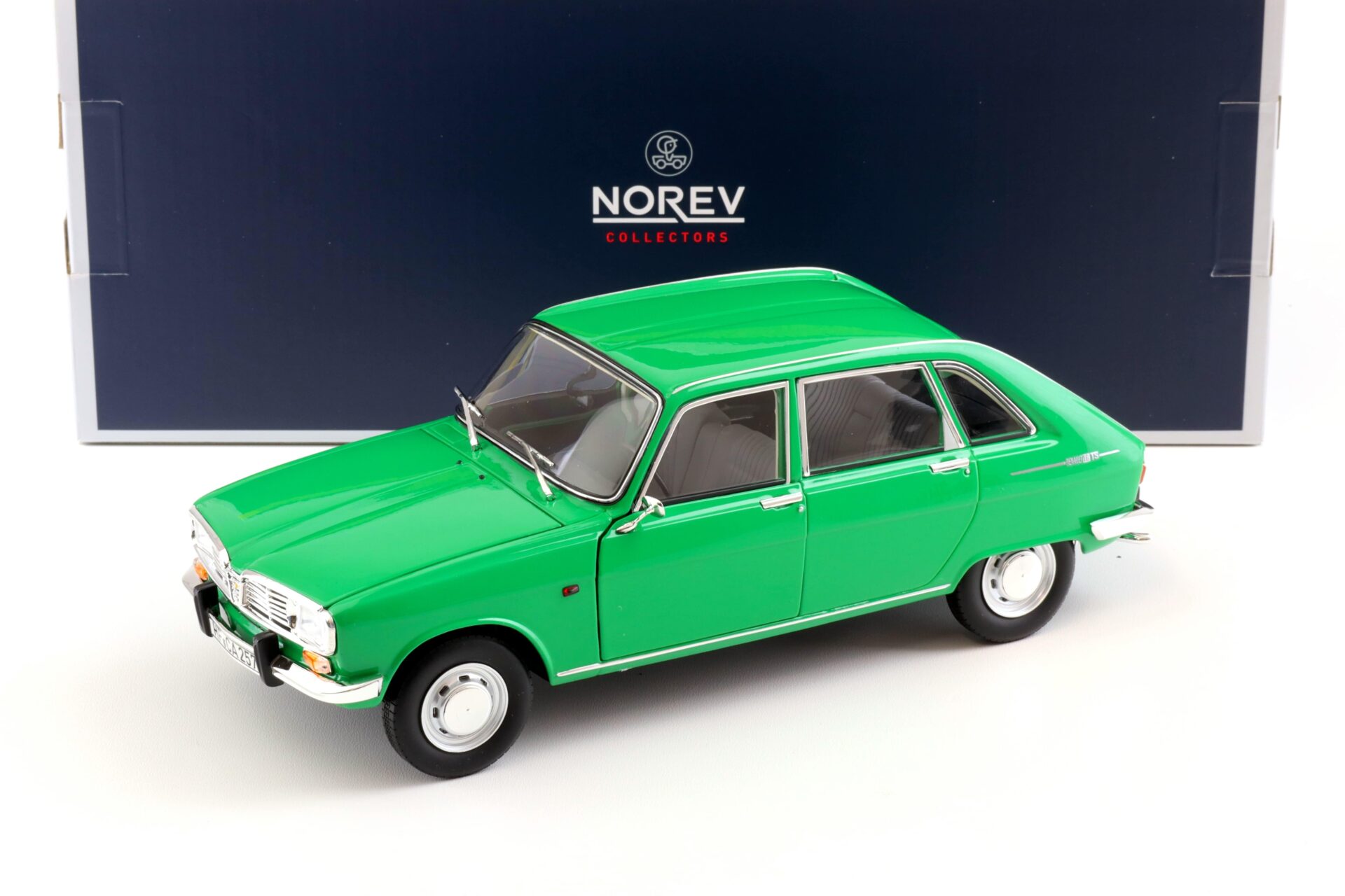 ID 97003 orig.jpg 1:18 Norev Renault 16 TS 1971 green - Limited Edition 500 pcs.