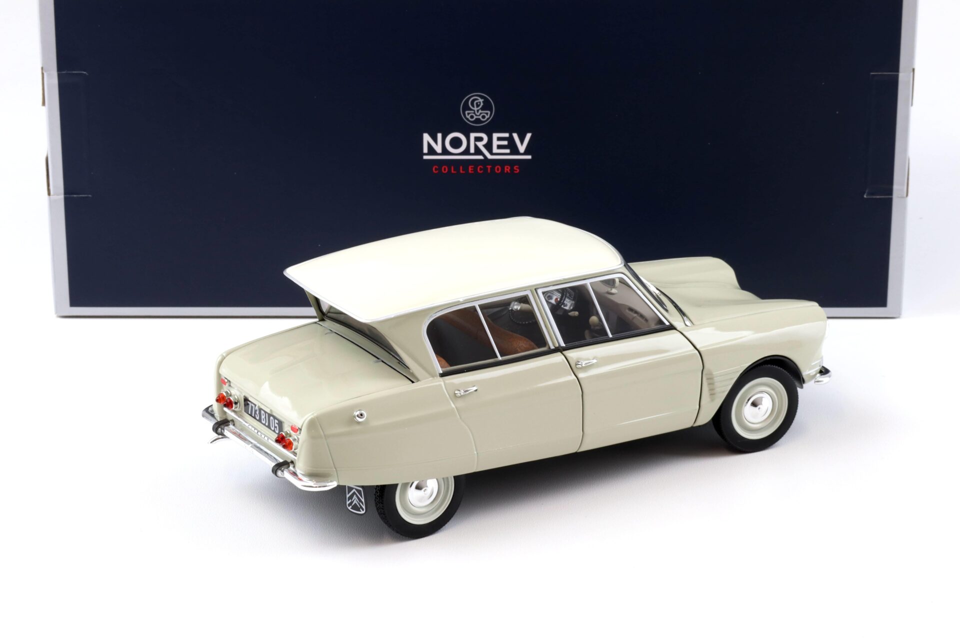 1:18 Norev Citroen Ami 6 Davos white 1965
