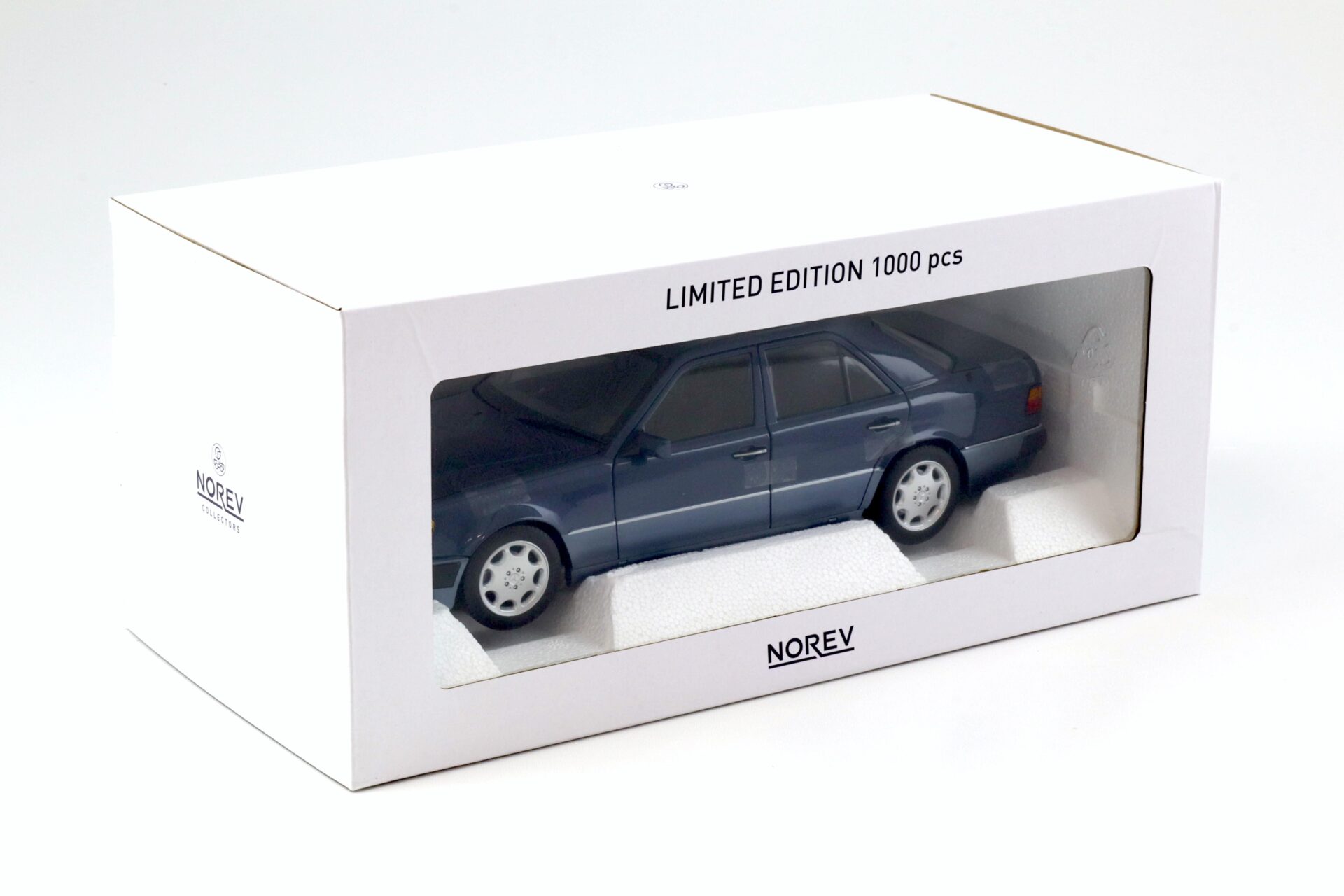 1:18 Norev Mercedes 500 E W124 5.0 V8 Limousine 1990 Nautical blue - Limited 1000 pcs.