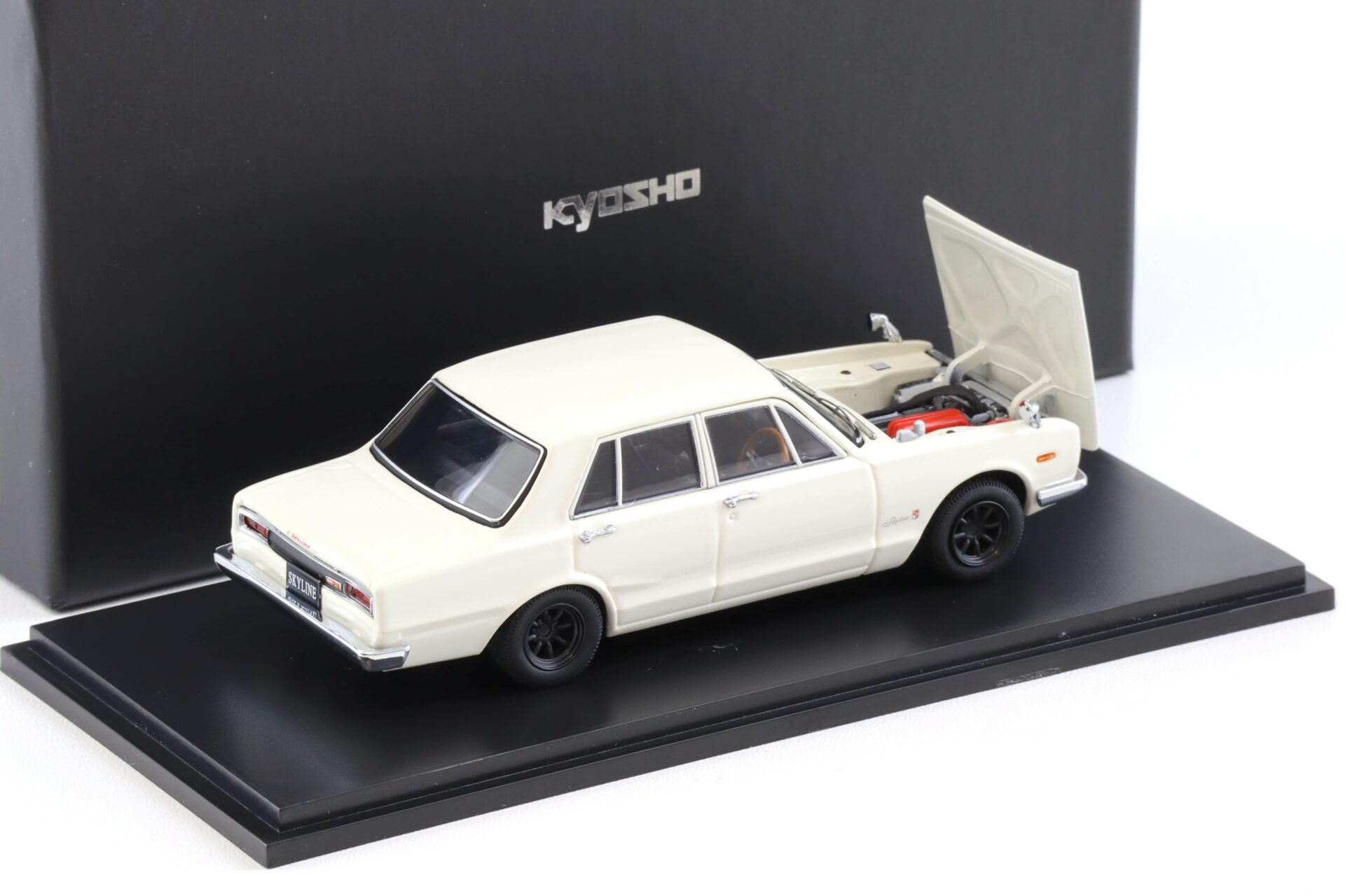 1:43 Kyosho Nissan Skyline 2000 GT-R 4 doors (1969) PGC10 wide wheel white