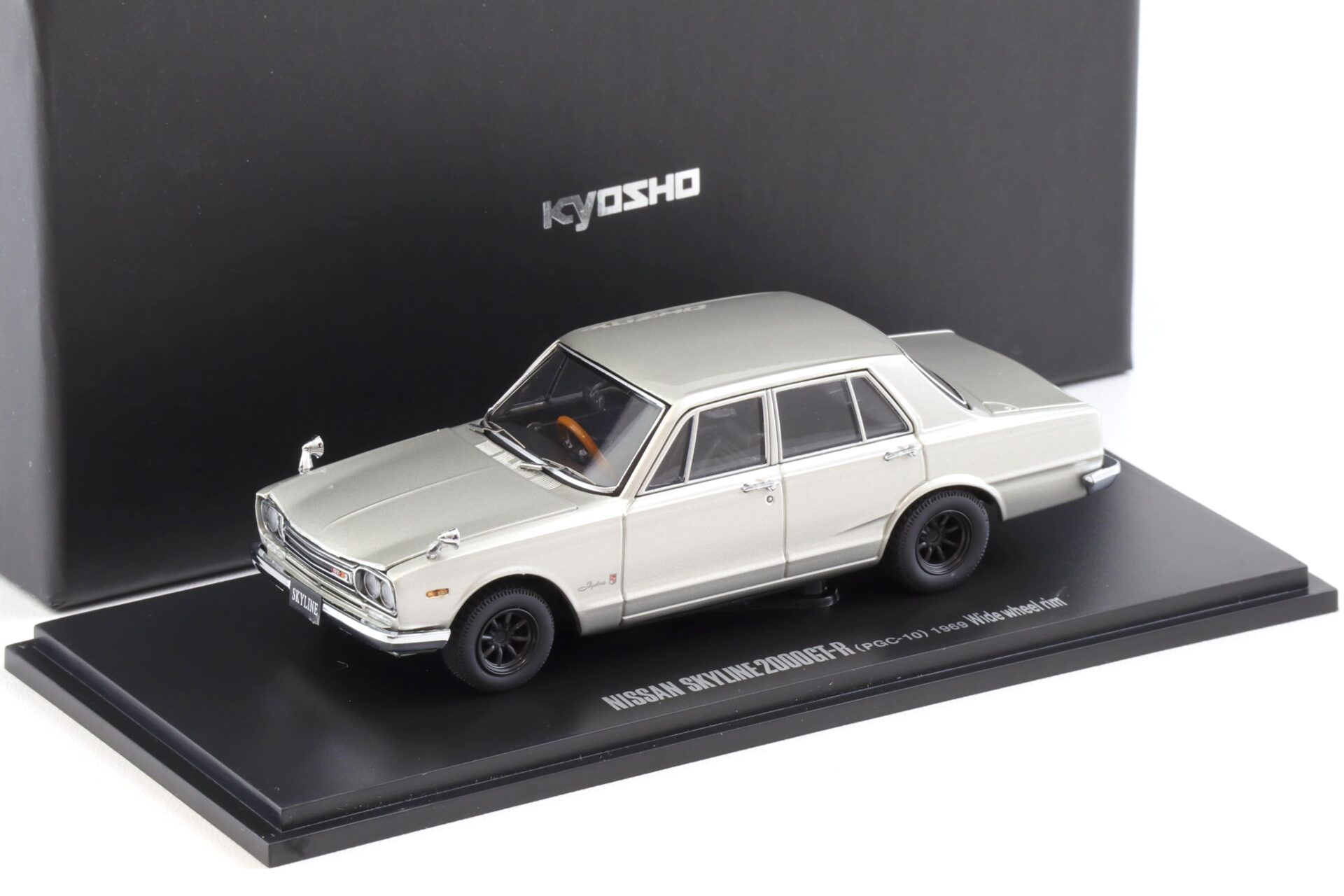 1:43 Kyosho Nissan Skyline 2000 GT-R 4 doors (1969) PGC10 wide wheel silver
