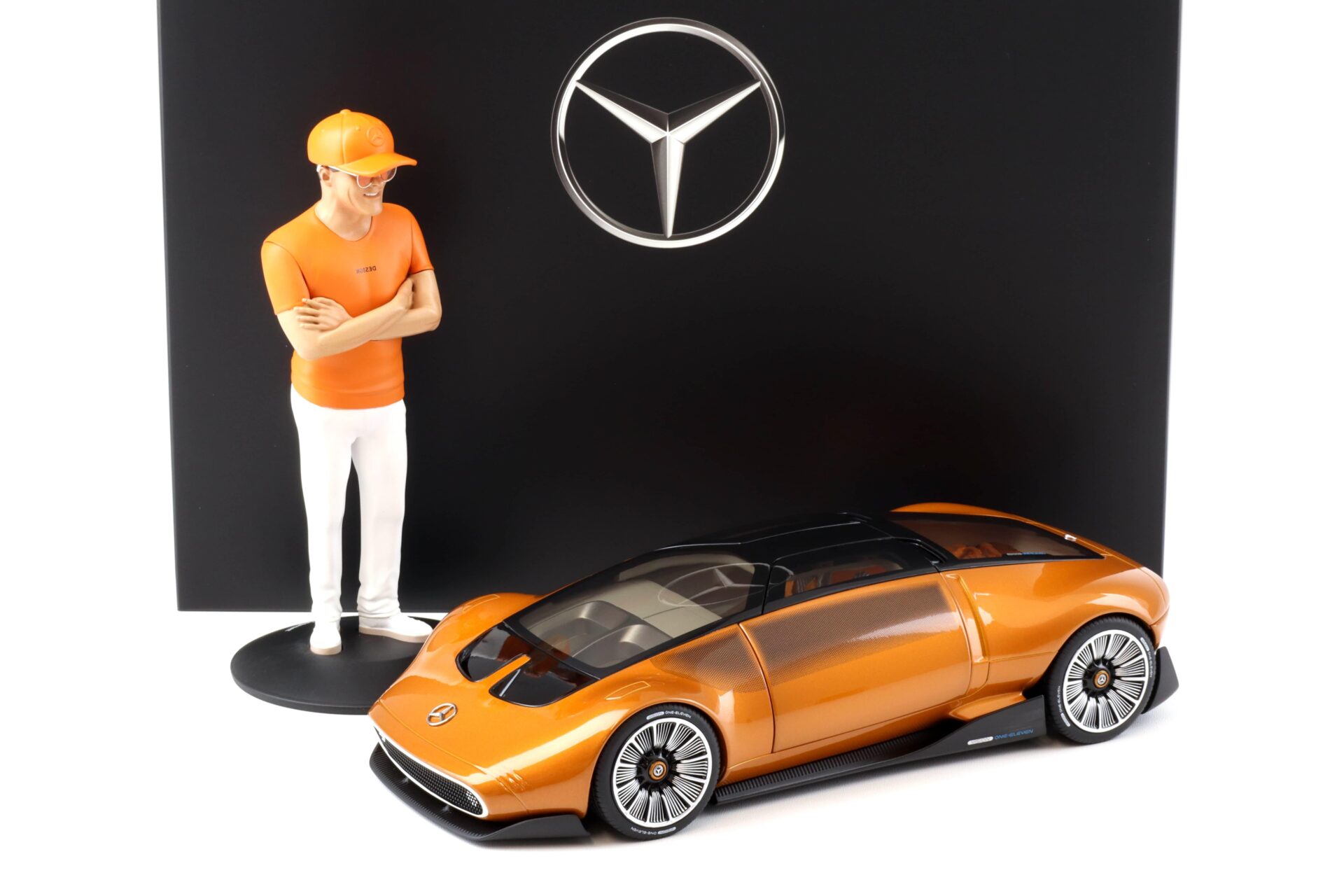 ID 97423 orig.jpg 1:18 NZG Mercedes Vision ONE-ELEVEN orange with Figur Gorden Wagener DEALER VERSION