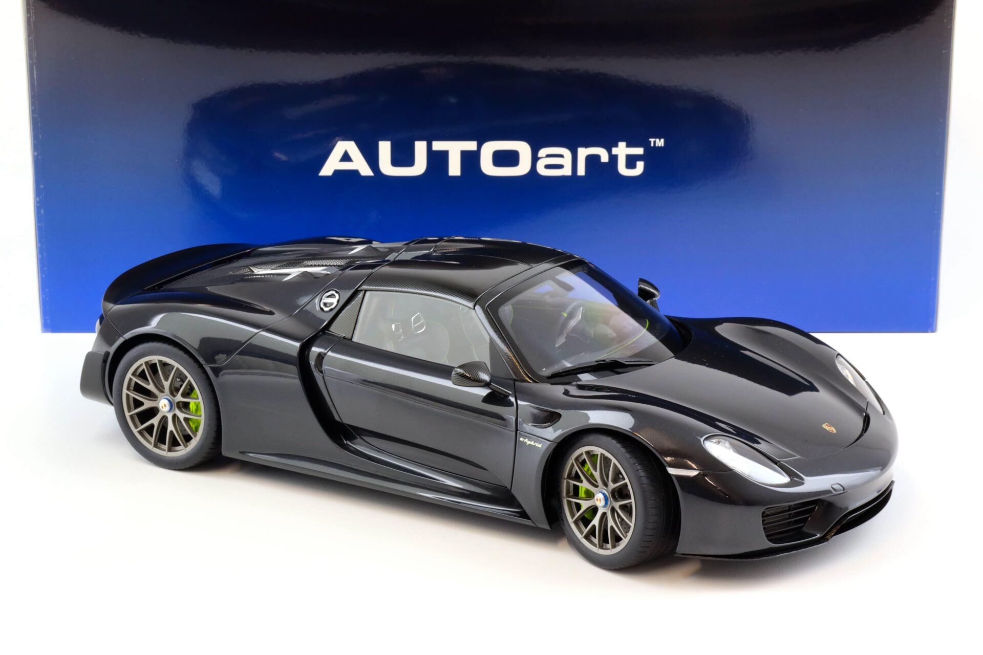1:12 AUTOart Porsche 918 Spyder 2013 basalt black metallic 12121