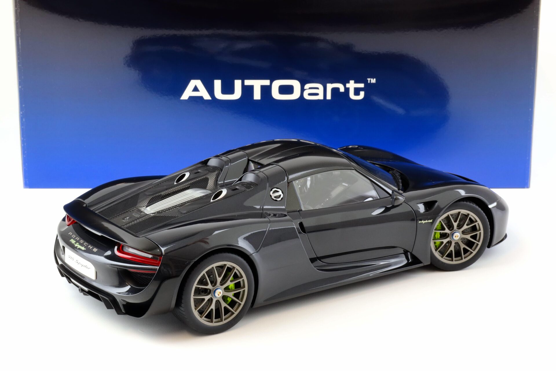 1:12 AUTOart Porsche 918 Spyder 2013 basalt black metallic 12121