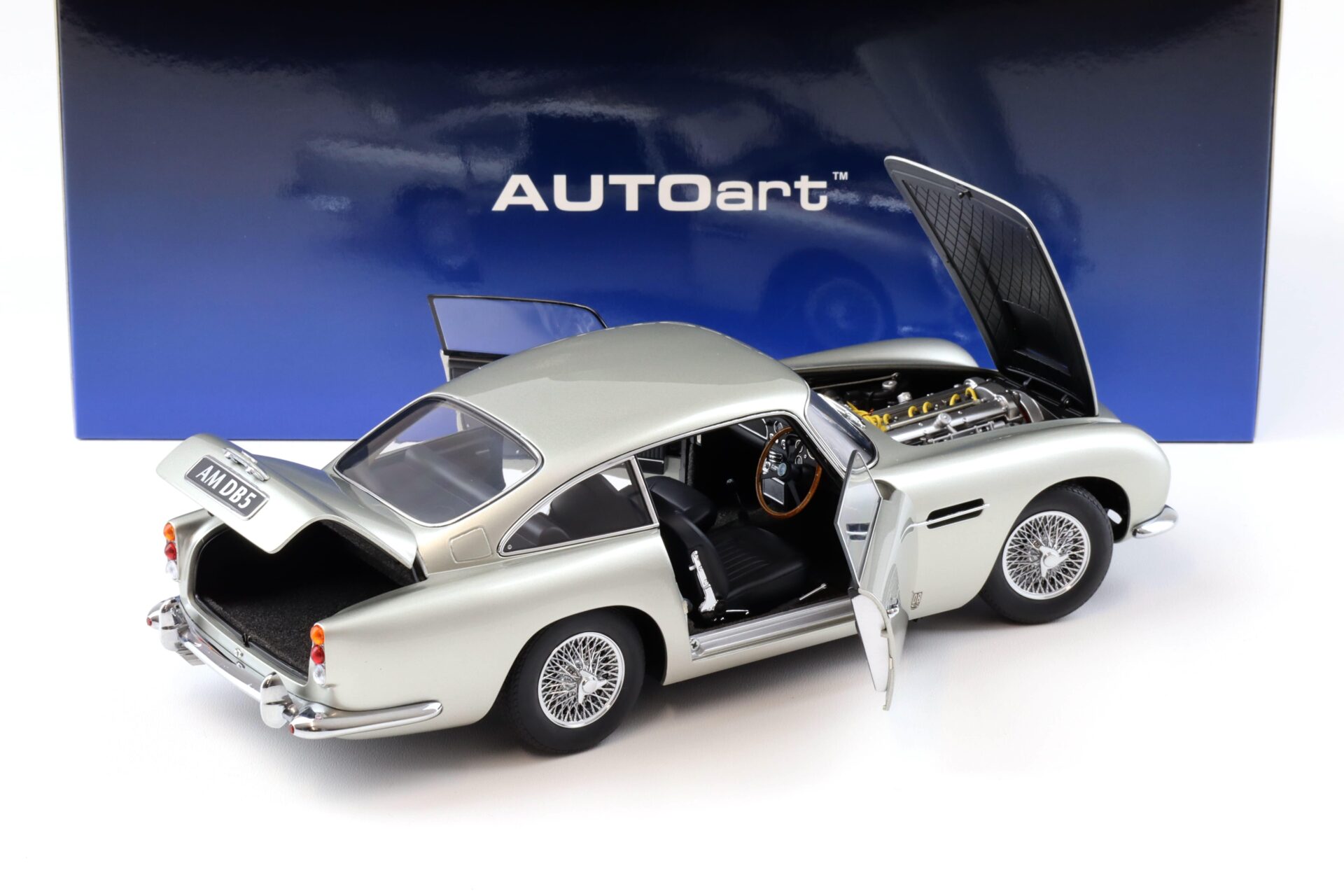 1:18 AUTOart Aston Martin DB5 Coupe 1964 Birch silver 70287