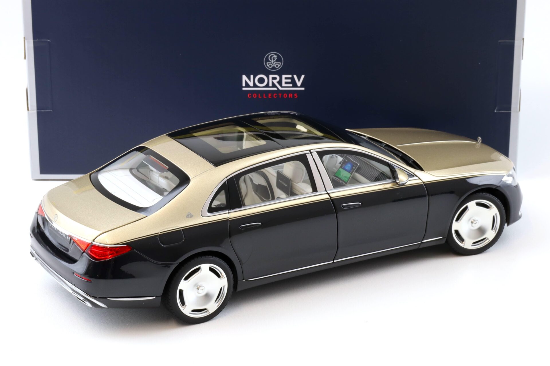 1:18 Norev Mercedes-Maybach S 680 4MATIC 2021 gold / black metallic