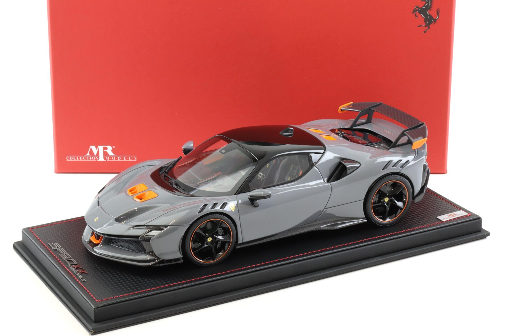 1:18 MR Collection Ferrari SF90 XX Stradale Grigio Nardo with display - Limited 99 pcs.