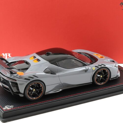 1:18 MR Collection Ferrari SF90 XX Stradale Grigio Nardo with display - Limited 99 pcs.