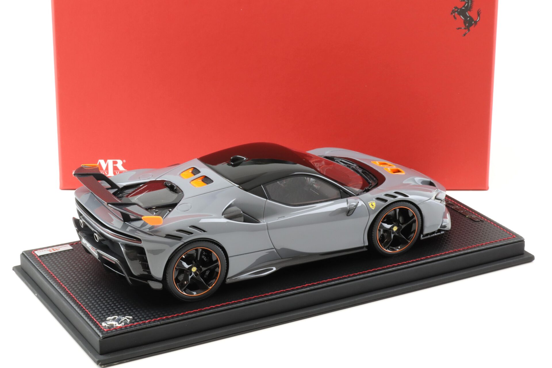 1:18 MR Collection Ferrari SF90 XX Stradale Grigio Nardo with display - Limited 99 pcs.