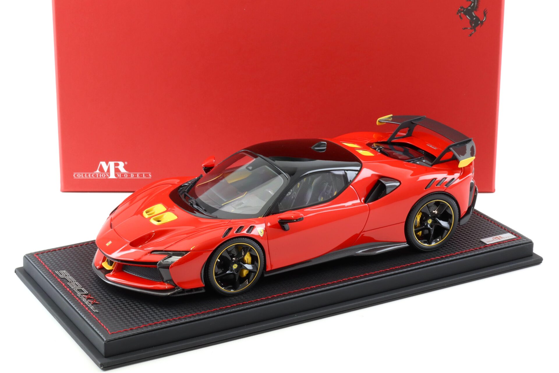 1:18 MR Collection Ferrari SF90 XX Stradale Rosso Scuderia with display - Limited 99 pcs.