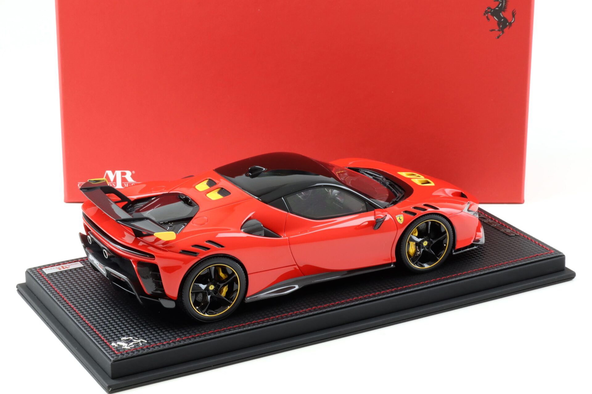1:18 MR Collection Ferrari SF90 XX Stradale Rosso Scuderia with display - Limited 99 pcs.