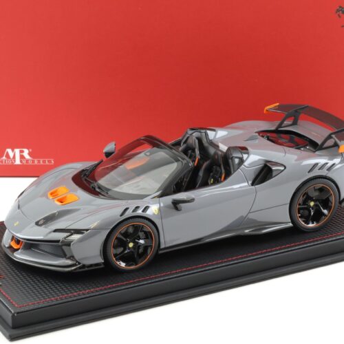 1:18 MR Collection Ferrari SF90 XX Stradale Spider Grigio Nardo with display - Limited 99 pcs.