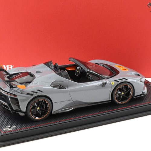1:18 MR Collection Ferrari SF90 XX Stradale Spider Grigio Nardo with display - Limited 99 pcs.