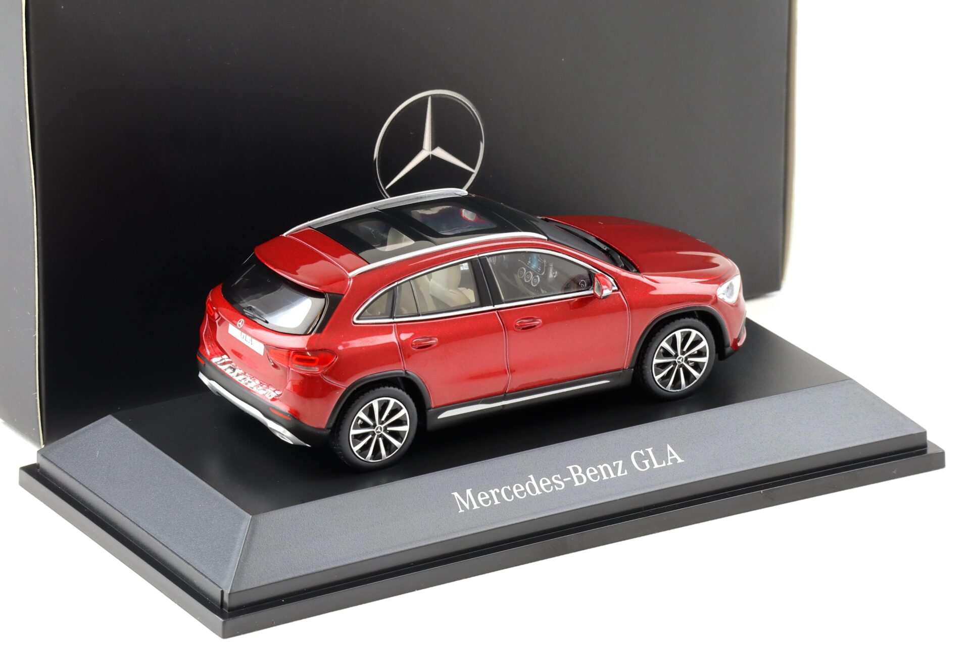1:43 Spark Mercedes GLA H247 designo Patagonia red bright 2020 DEALER VERSION