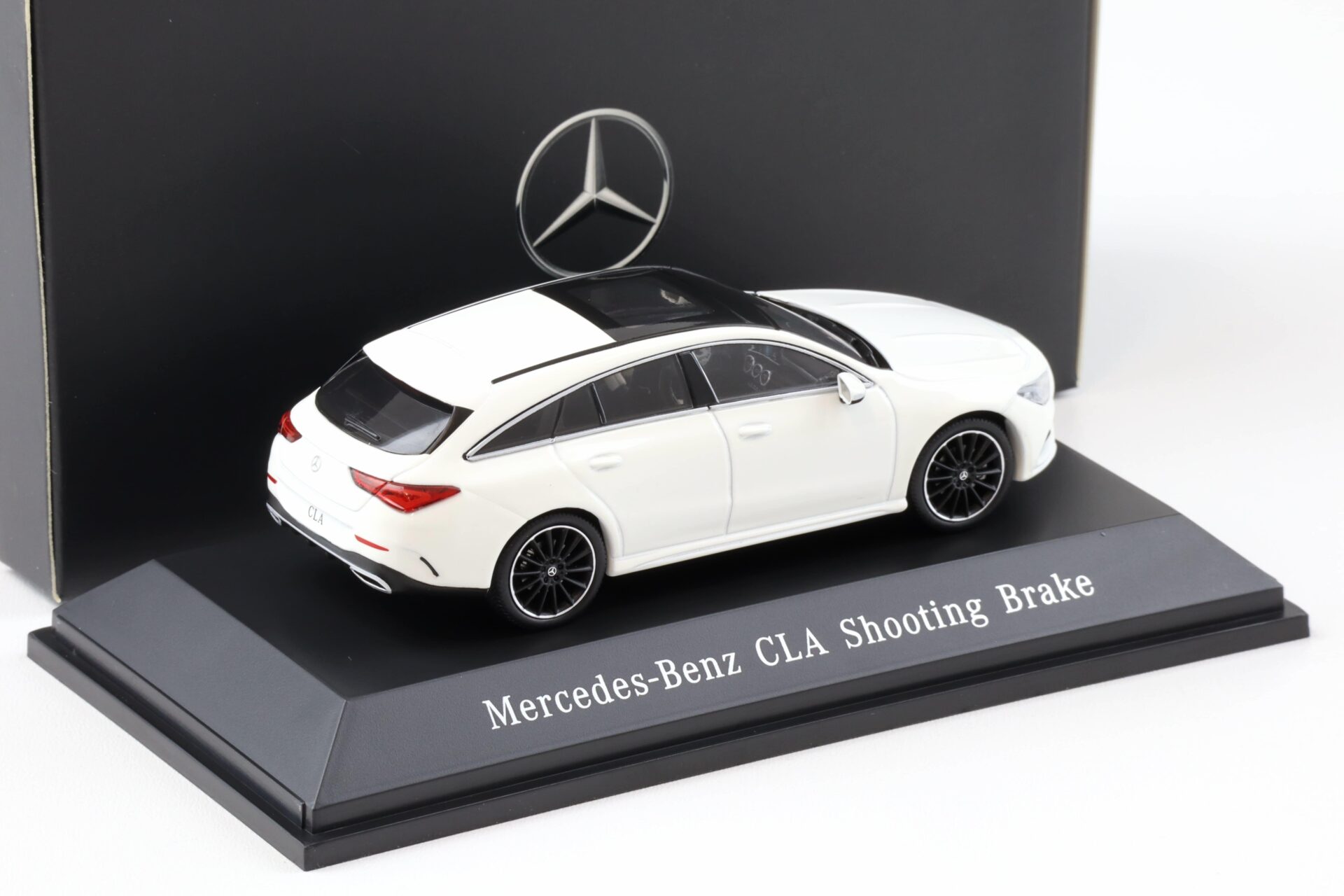 1:43 Spark Mercedes CLA Shooting Brake X118 Polar white 2019 DEALER VERSION