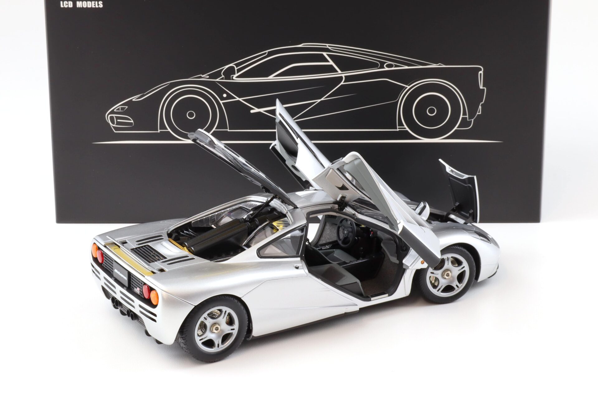 1:18 LCD Models McLaren F1 Road Car silver metallic 1995 LCD18014-SI