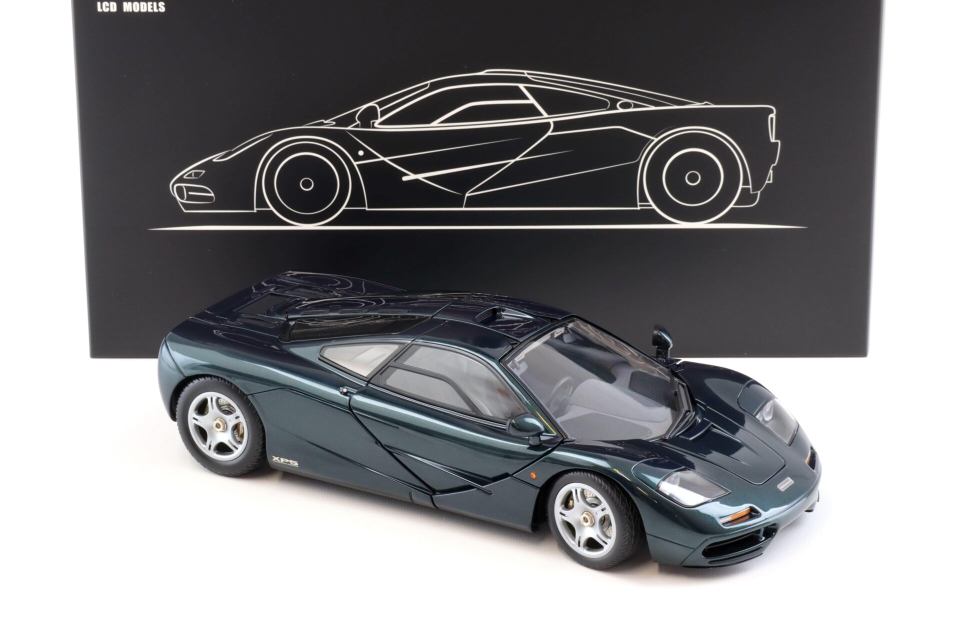 1:18 LCD Models McLaren F1 Road Car XP5 green metallic 1995 LCD18014-GR