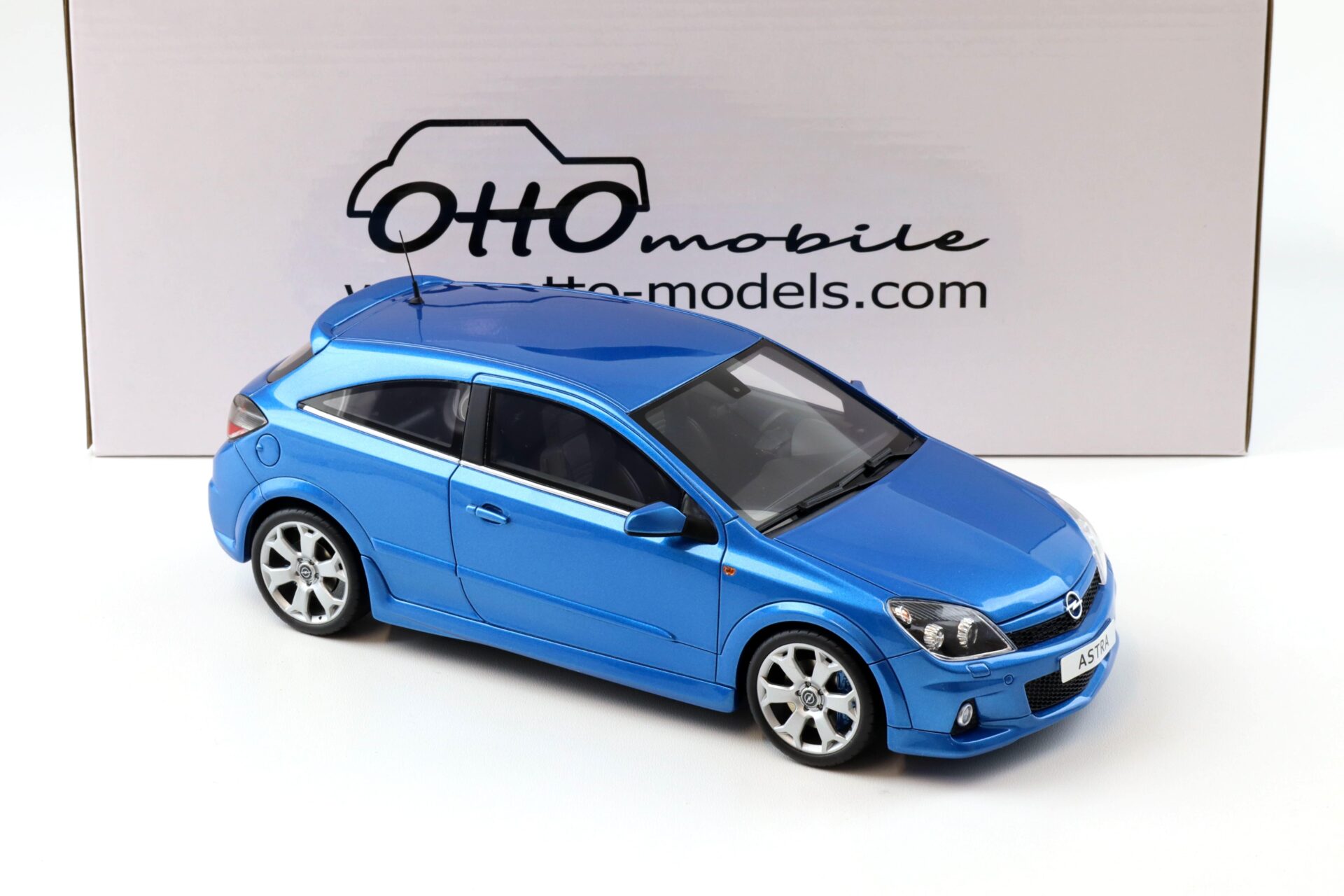 1:18 OTTO mobile OT473 Opel Astra (H) OPC Arden blue metallic 2006