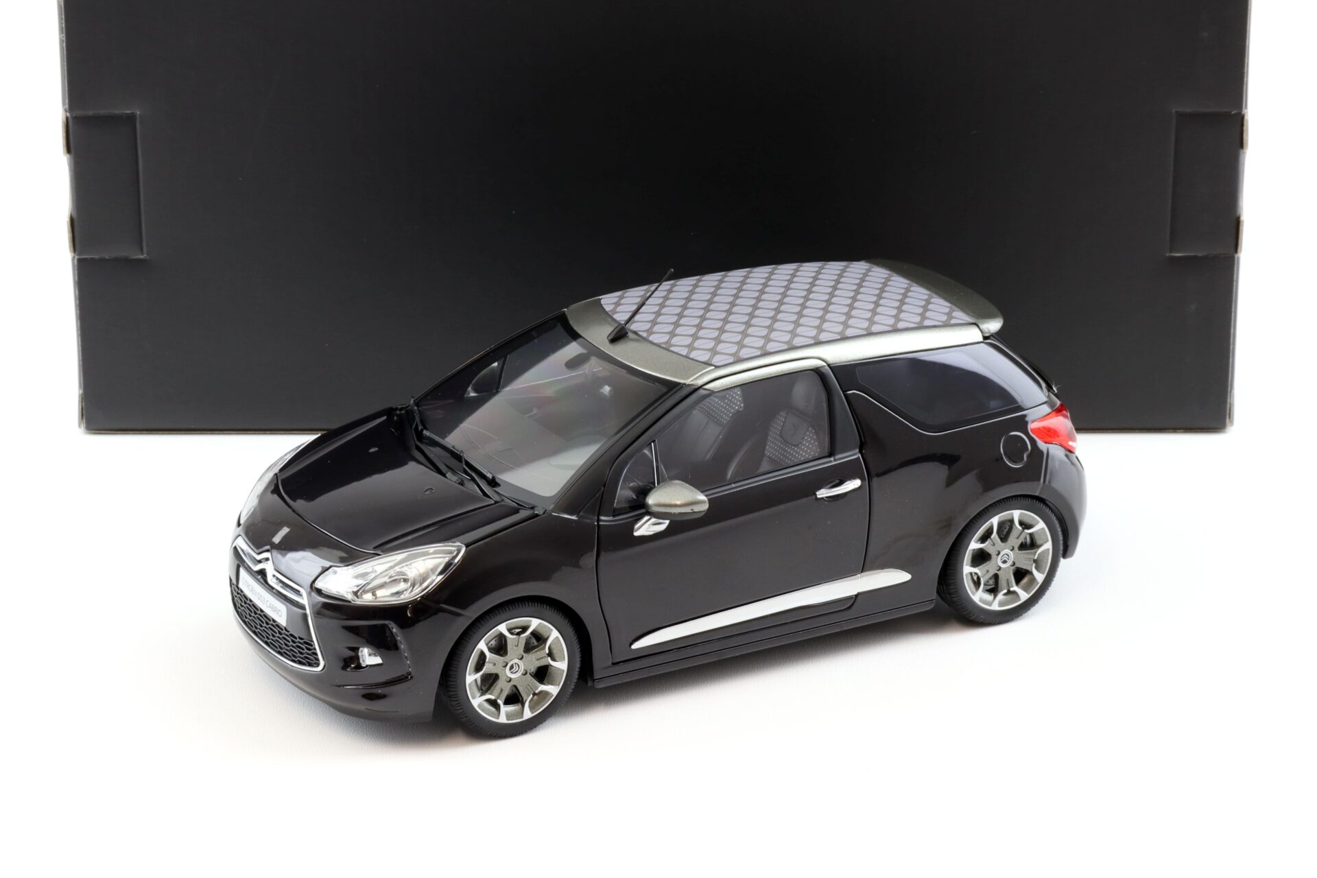1:18 Norev Citroen DS3 Cabriolet 2013 black 181545