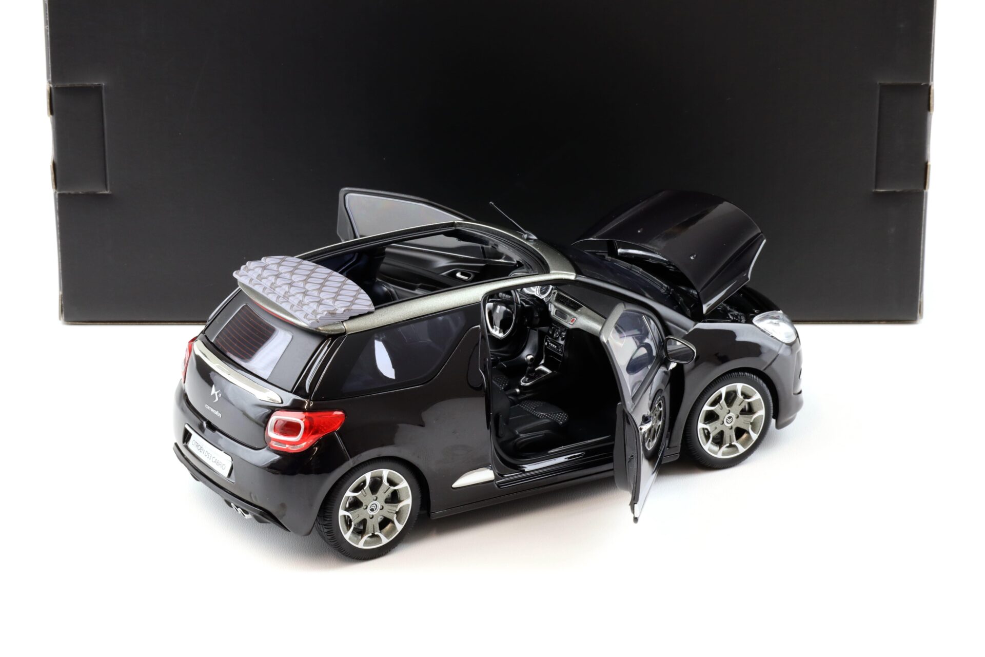 1:18 Norev Citroen DS3 Cabriolet 2013 black 181545