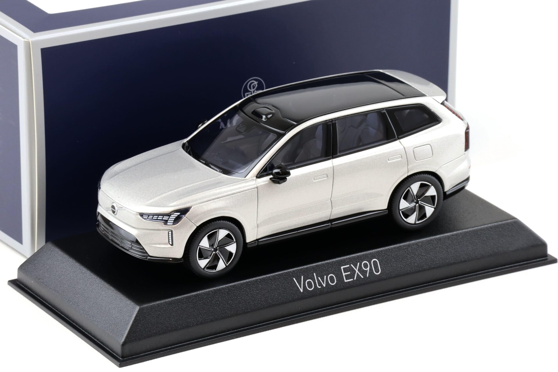 1:43 Norev Volvo EX90 2024 Silver Dawn metallic 870081