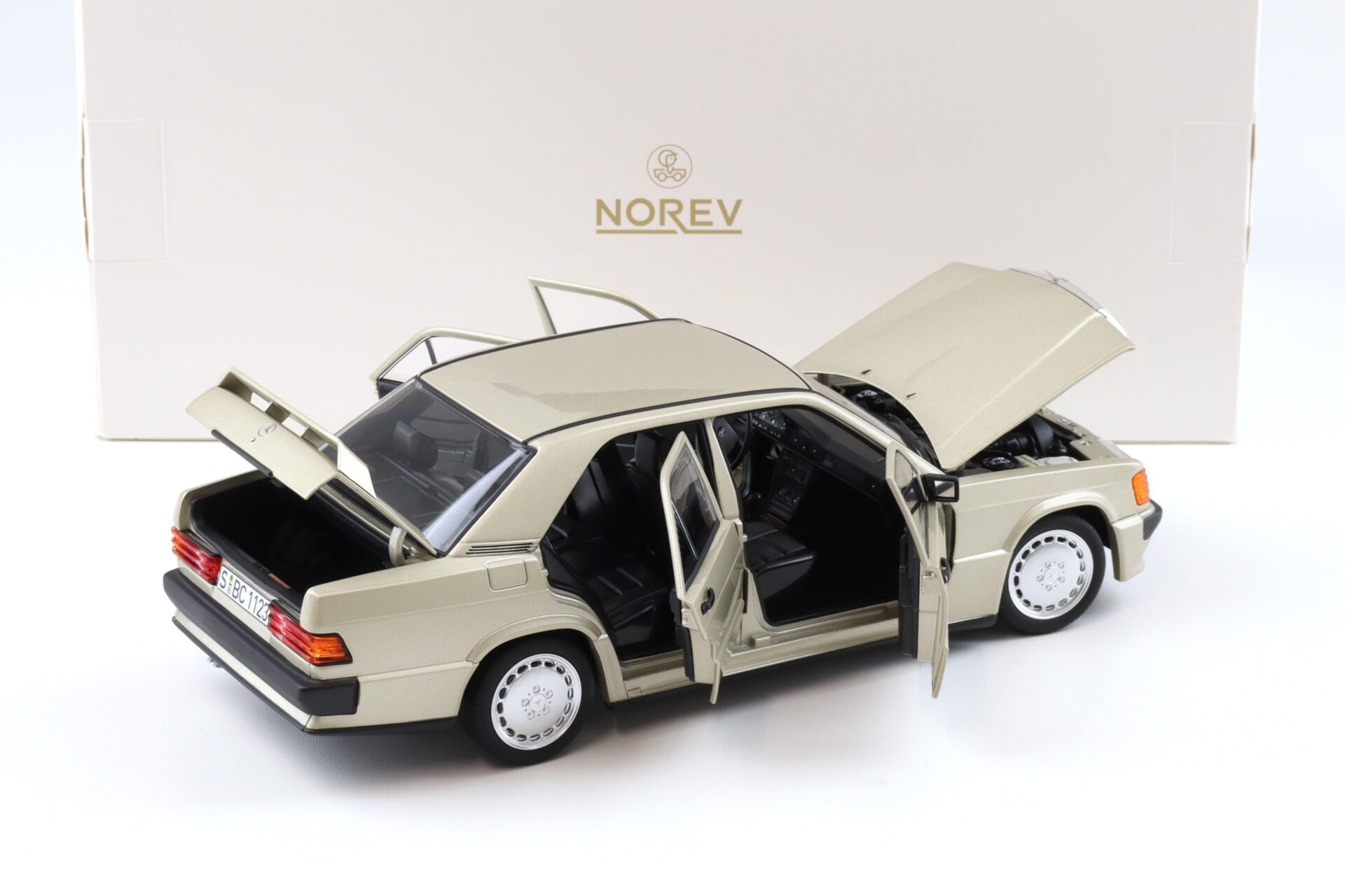 1:18 Norev Mercedes 190E 2.3-16 W201 Limousine 1984 Smoke silver metallic 183831