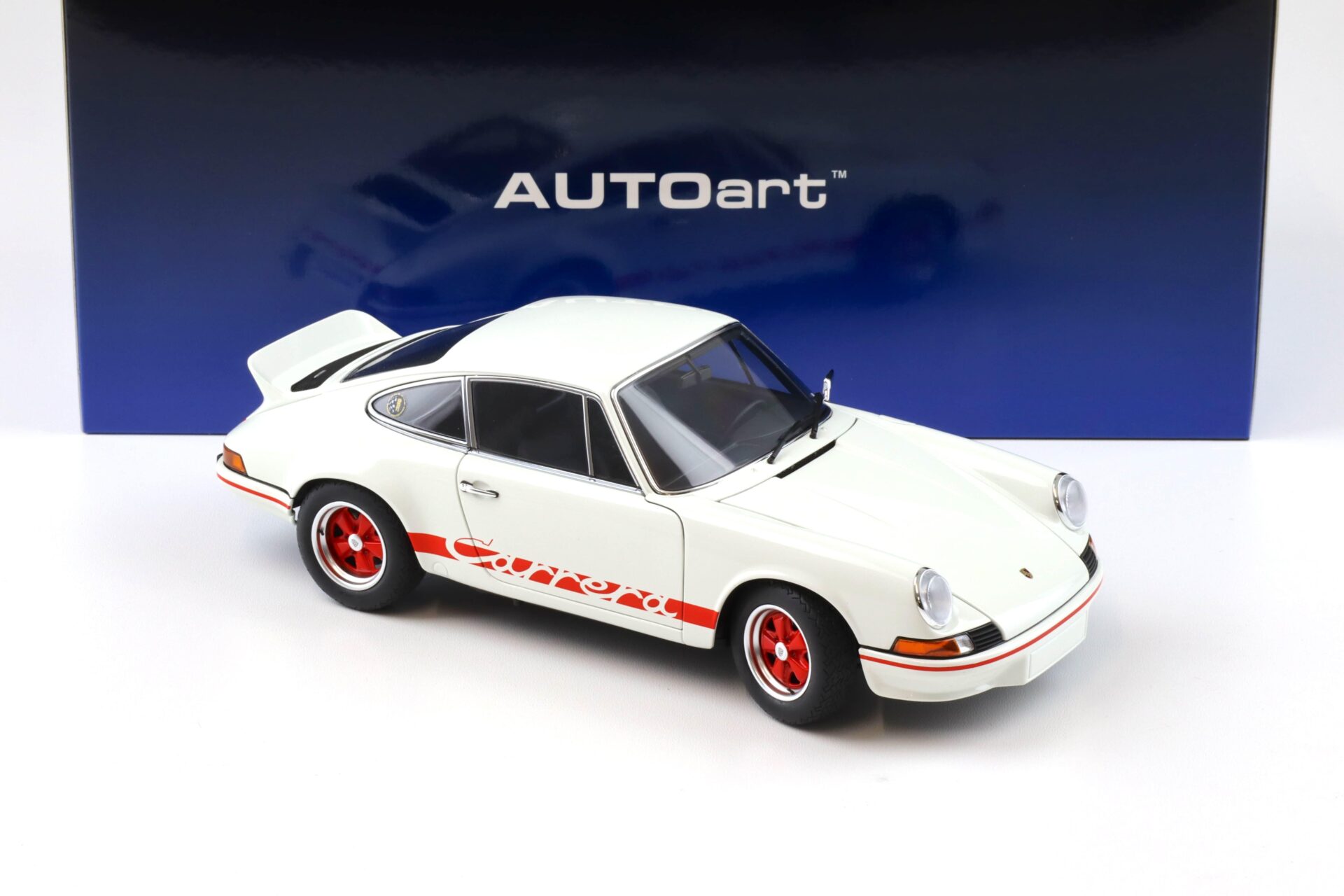 1:18 AUTOart Porsche 911 Carrera RS 2.7 Grand Prix white/ red stripes 78030