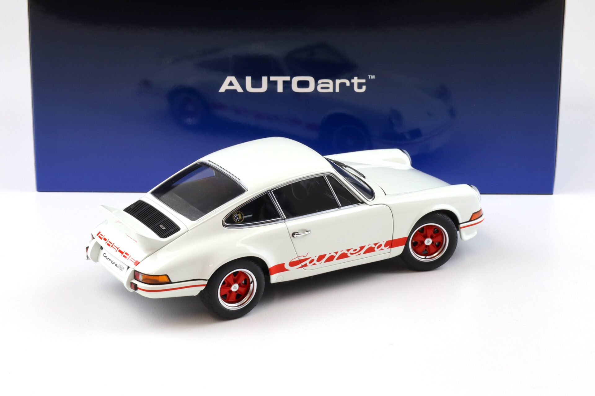 1:18 AUTOart Porsche 911 Carrera RS 2.7 Grand Prix white/ red stripes 78030