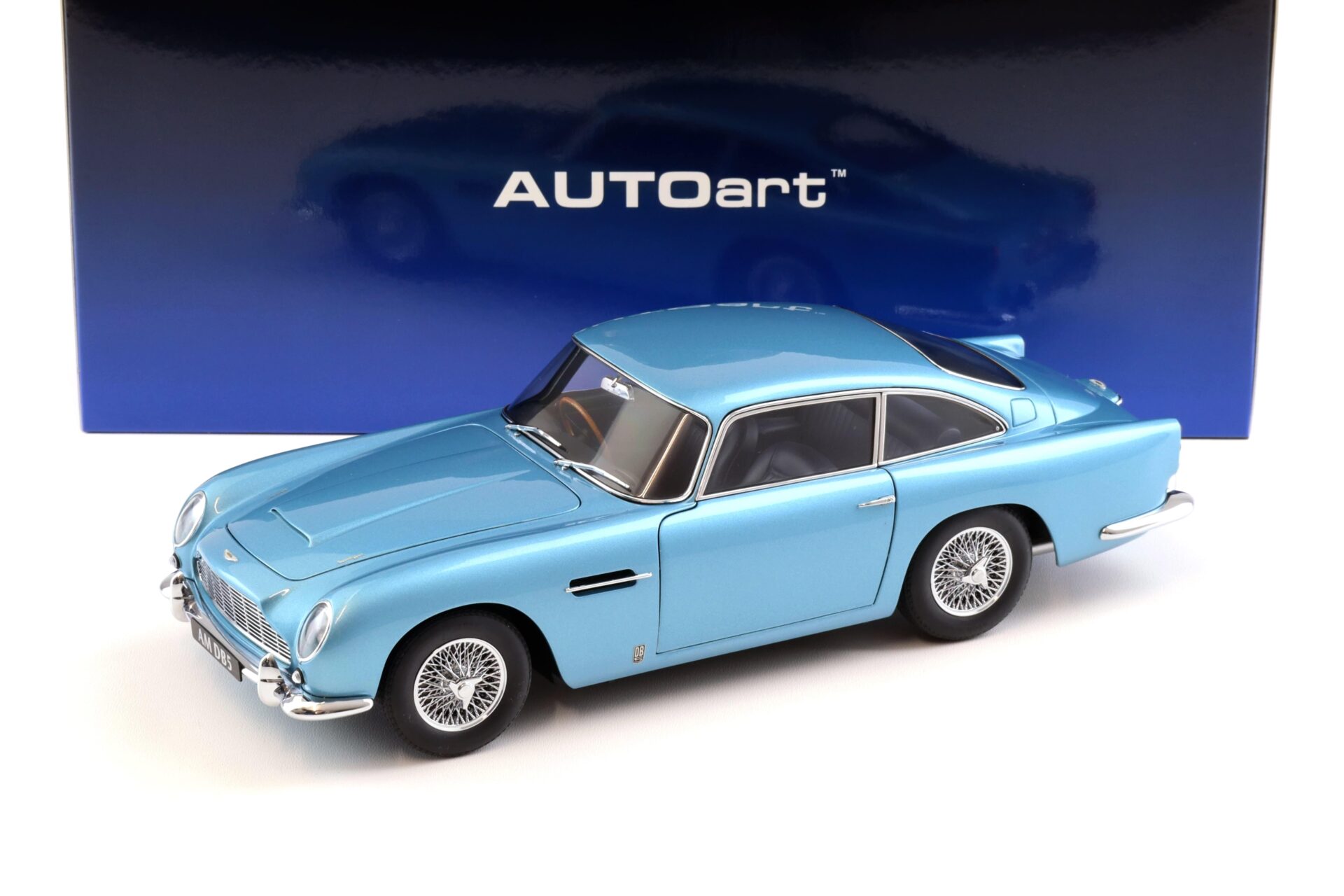 1:18 AUTOart Aston Martin DB5 Coupe 1964 Caribbean pearl blue 70288