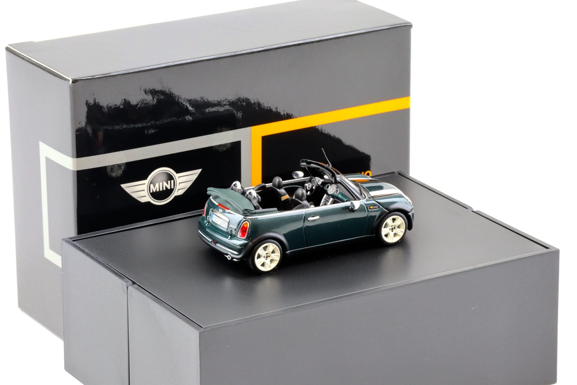1:43 Minichamps Mini Cooper R52 Convertible British Racing green DEALER VERSION