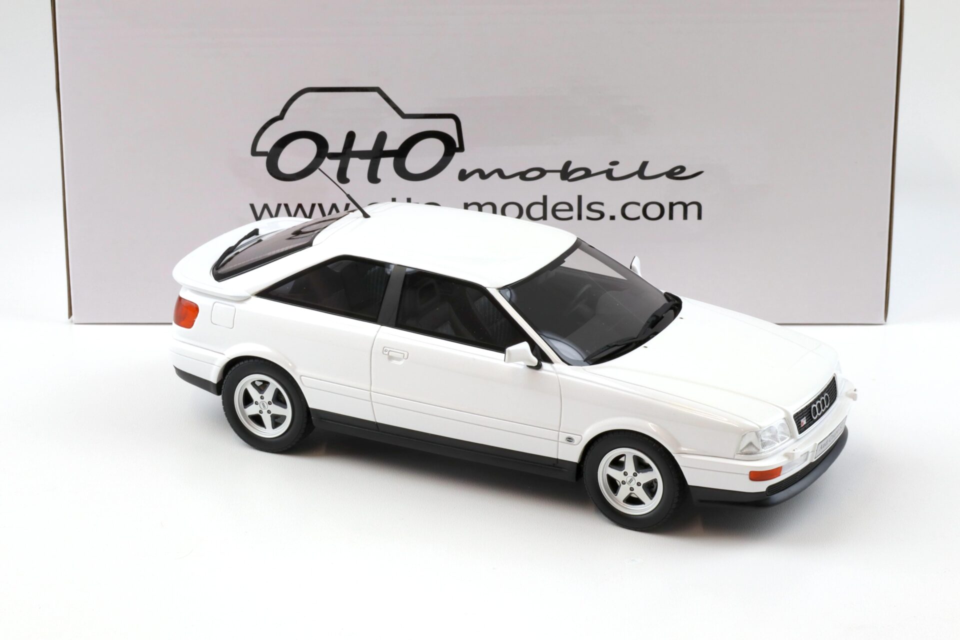 1:18 OTTO mobile OT288 Audi S2 Coupe 1991 pearl white