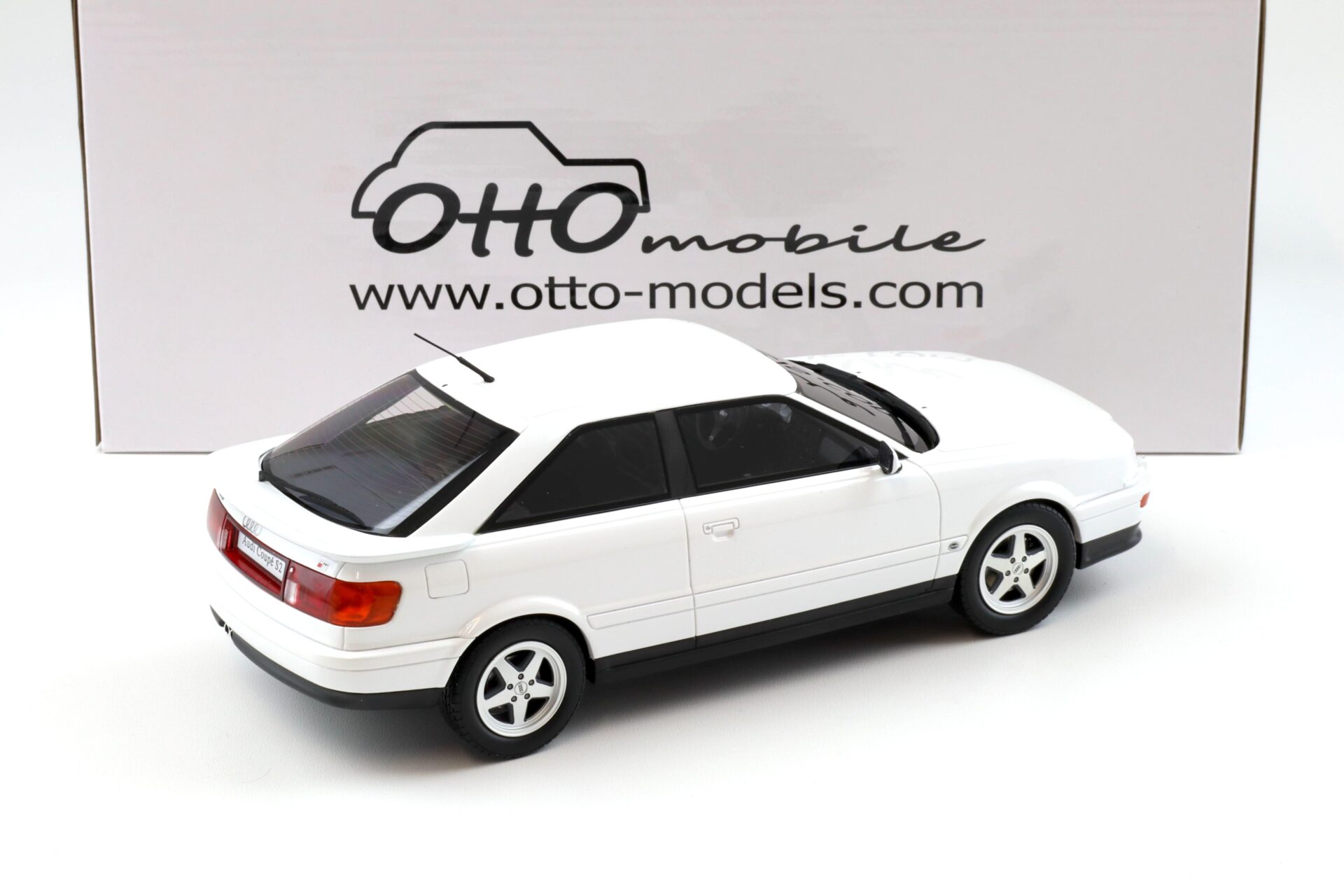 1:18 OTTO mobile OT288 Audi S2 Coupe 1991 pearl white
