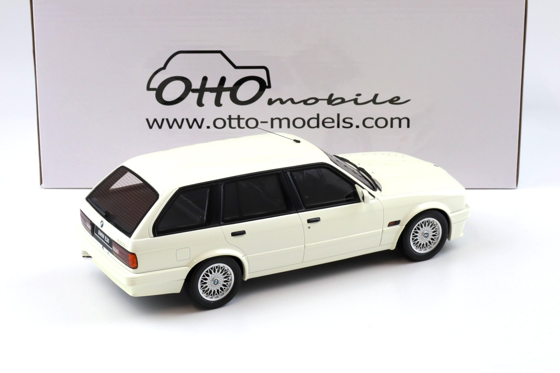 1:18 OTTO mobile OT238 BMW 325i E30 Touring M-Pack 1991 Alpin white