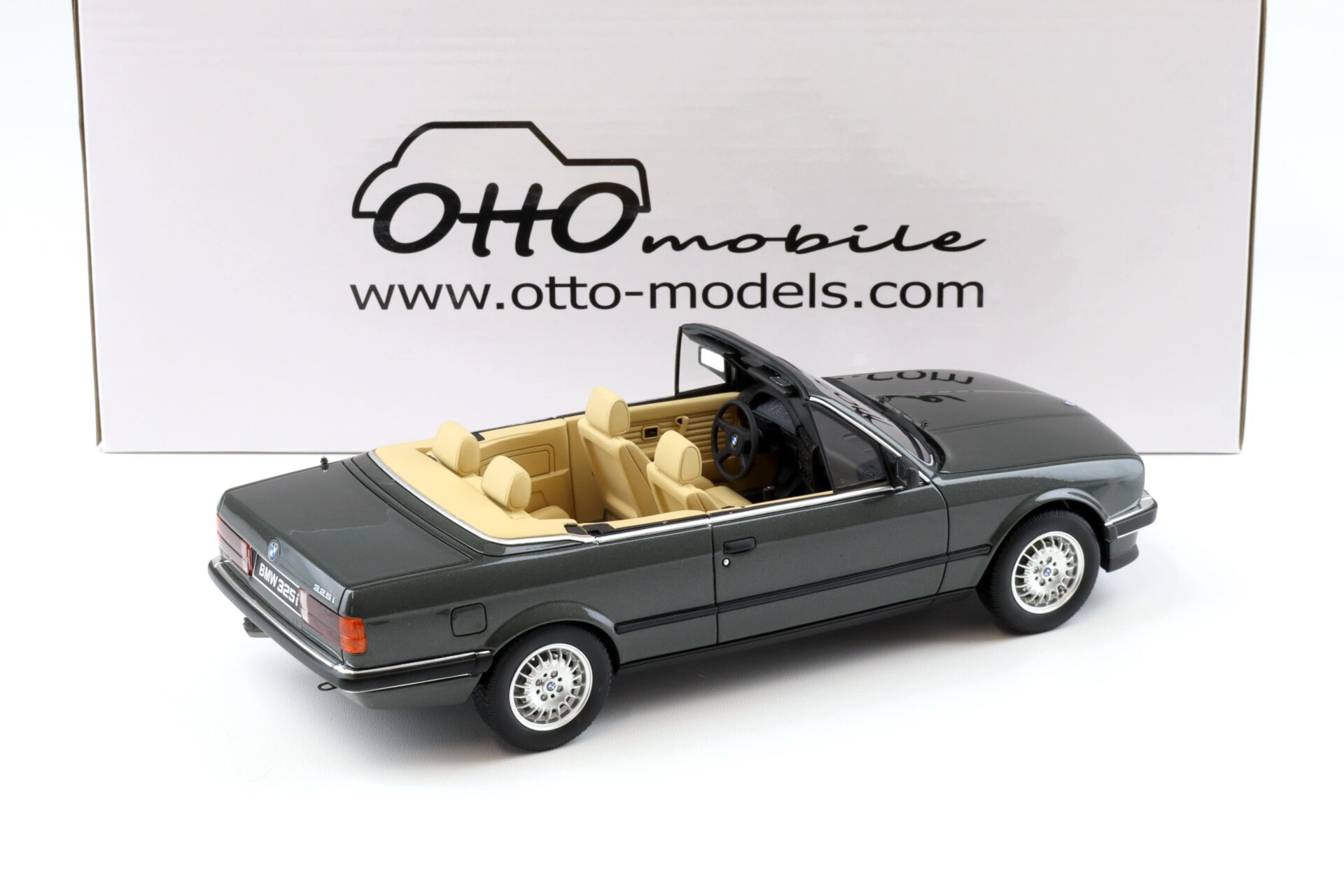1:18 OTTO mobile OT572 BMW 325i E30 Convertible 1988 green metallic