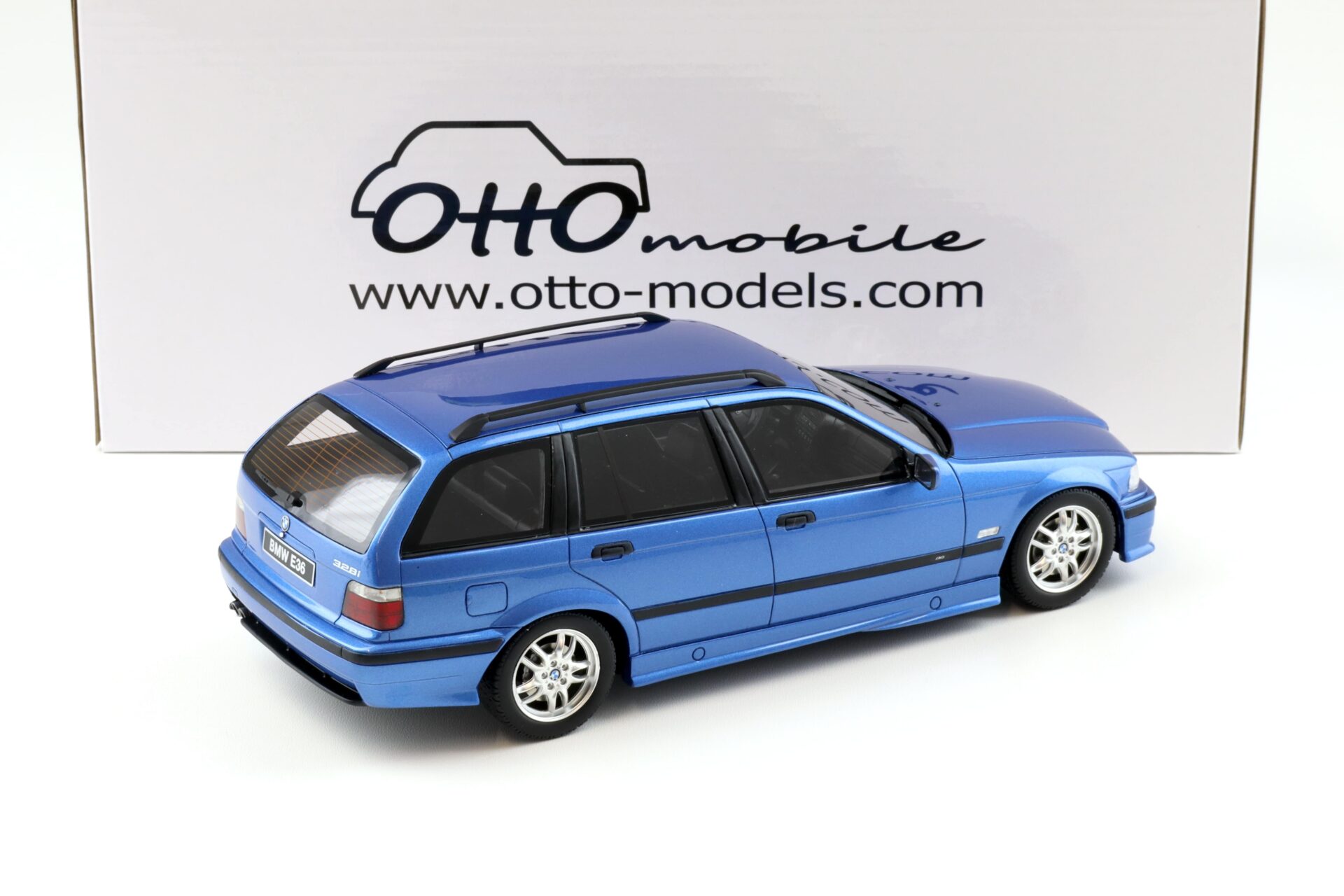 1:18 OTTO mobile OT358 BMW 328i (E36) Touring M-PACK Estoril blue 1997