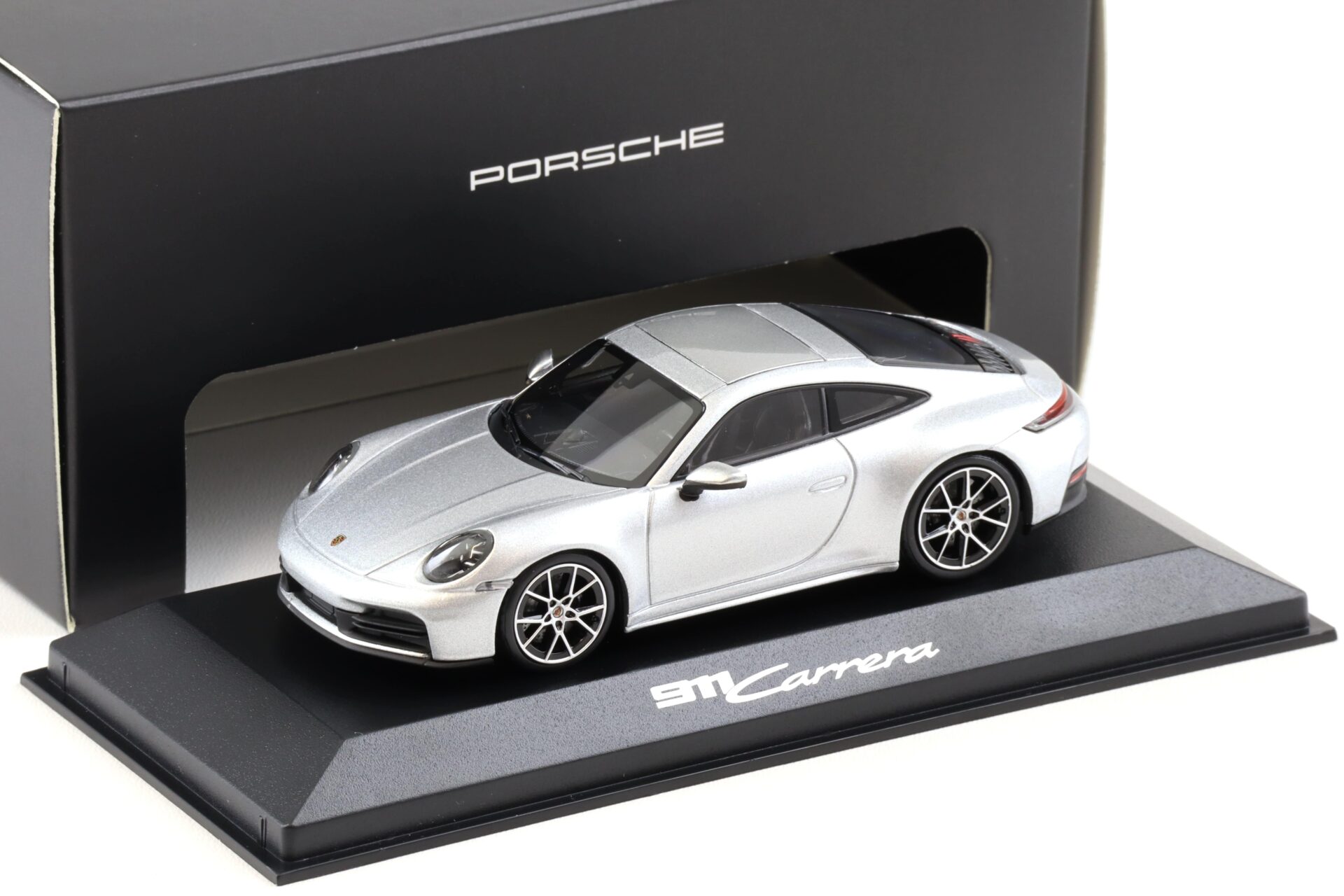 1:43 Minichamps Porsche 911 992.2 Carrera Coupe GT-silver metallic WAP DEALER