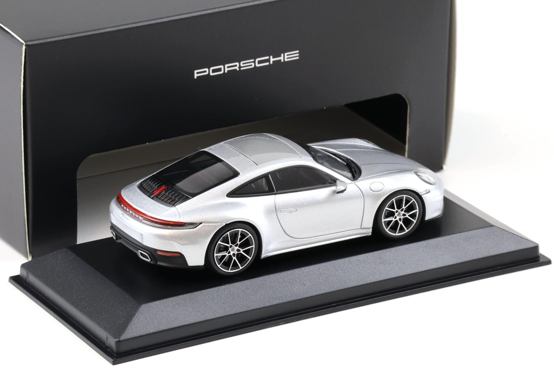 1:43 Minichamps Porsche 911 992.2 Carrera Coupe GT-silver metallic WAP DEALER