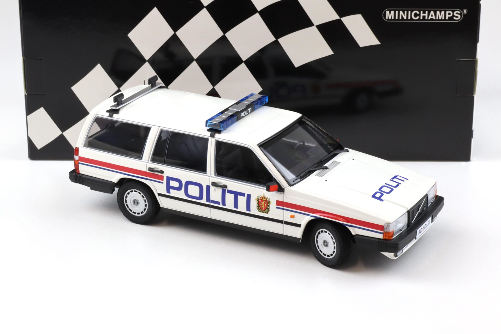 1:18 Minichamps Volvo 740 GL Break 1986 Politi Norway Polizei Police white