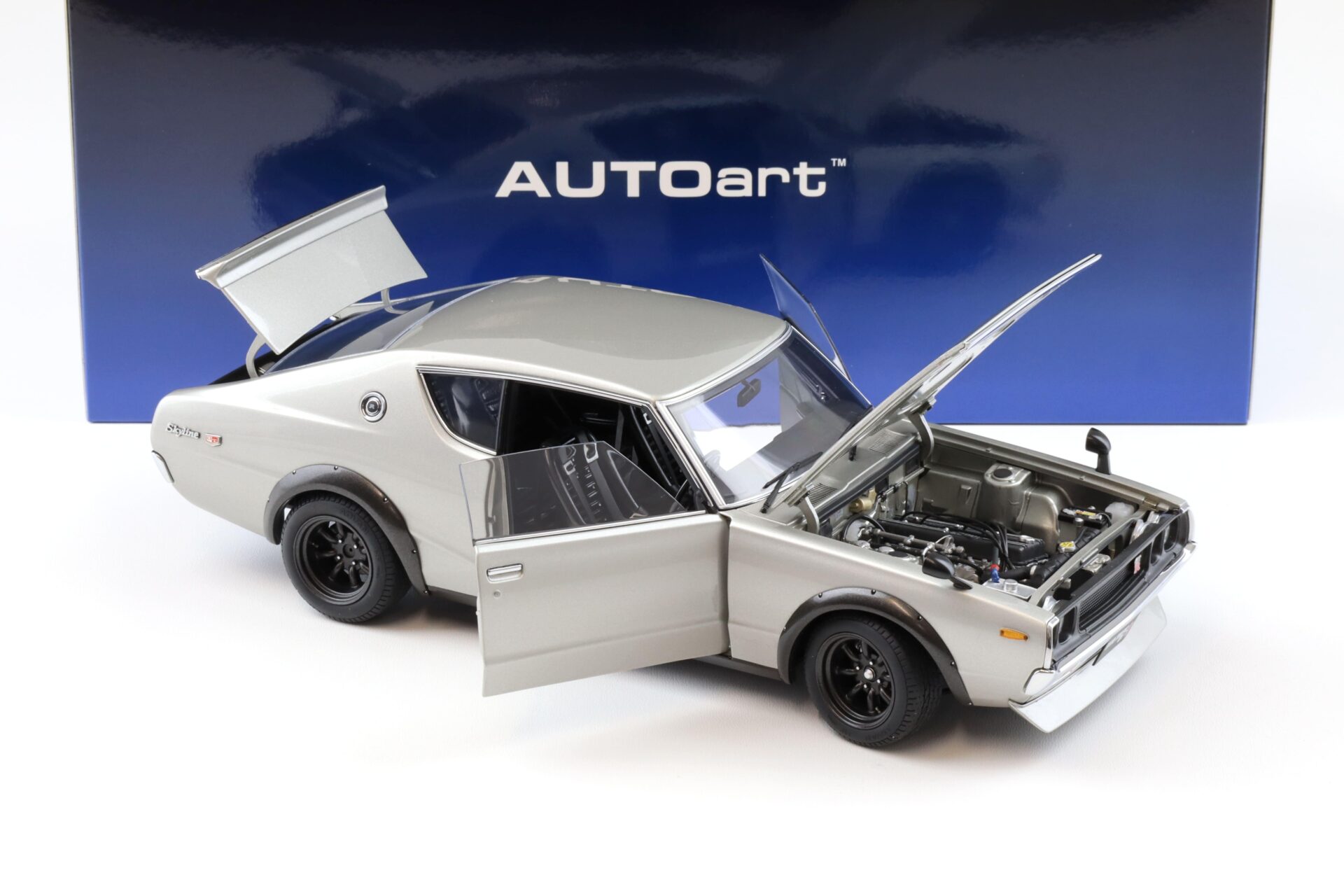 1:18 AUTOart Nissan Skyline 2000 GT-R (KPGC110) Tuned Version silver 77466