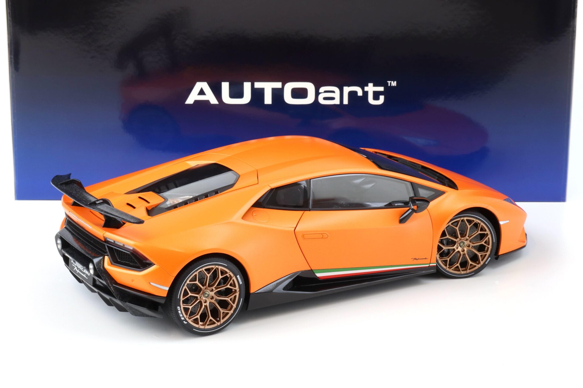 1:12 AUTOart Lamborghini Huracan Performante 2017 arancio anthaeus/ matt orange 12076