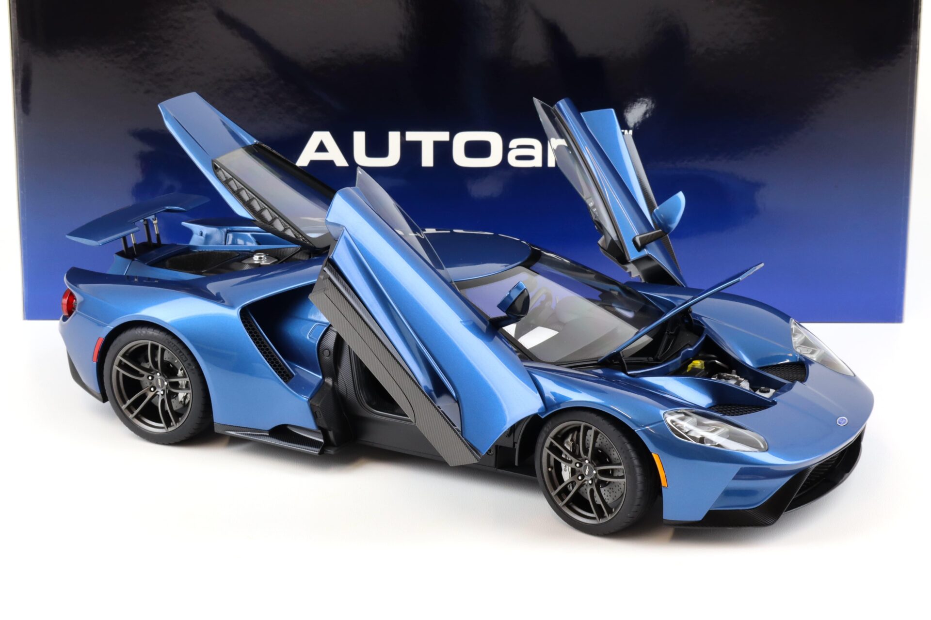 1:12 AUTOart Ford GT 2017 liquid blue 12107